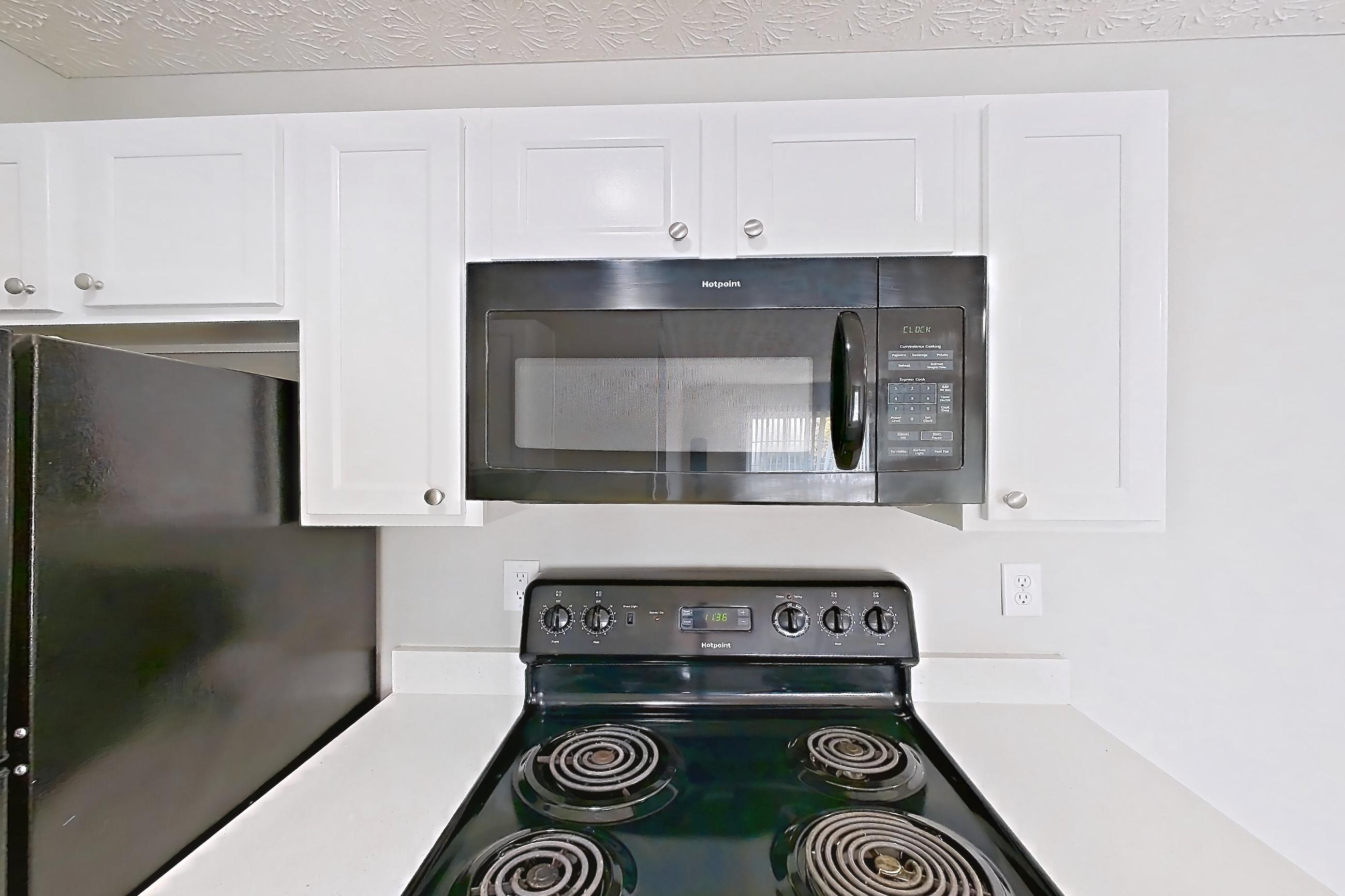 Kitchen, Apartment 3435OLD at The Gardens Columbus