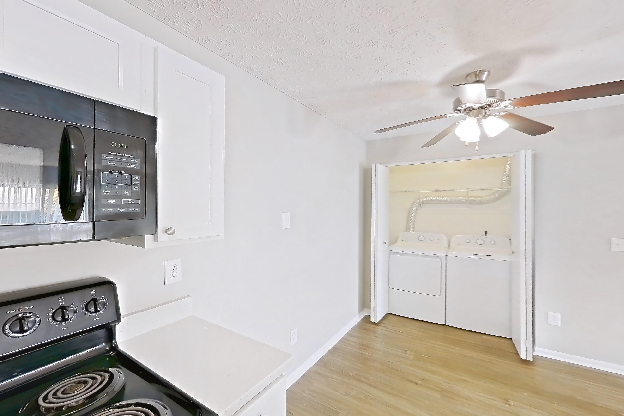 Kitchen, Apartment 3435OLD at The Gardens Columbus