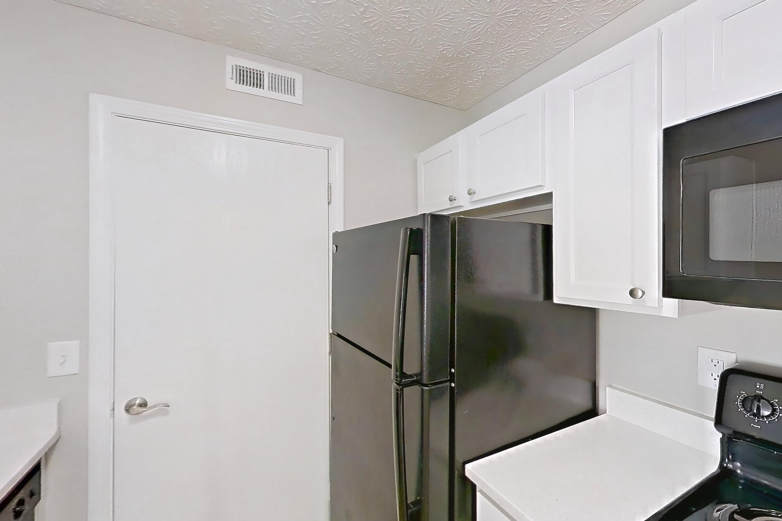 Kitchen, Apartment 3435OLD at The Gardens Columbus