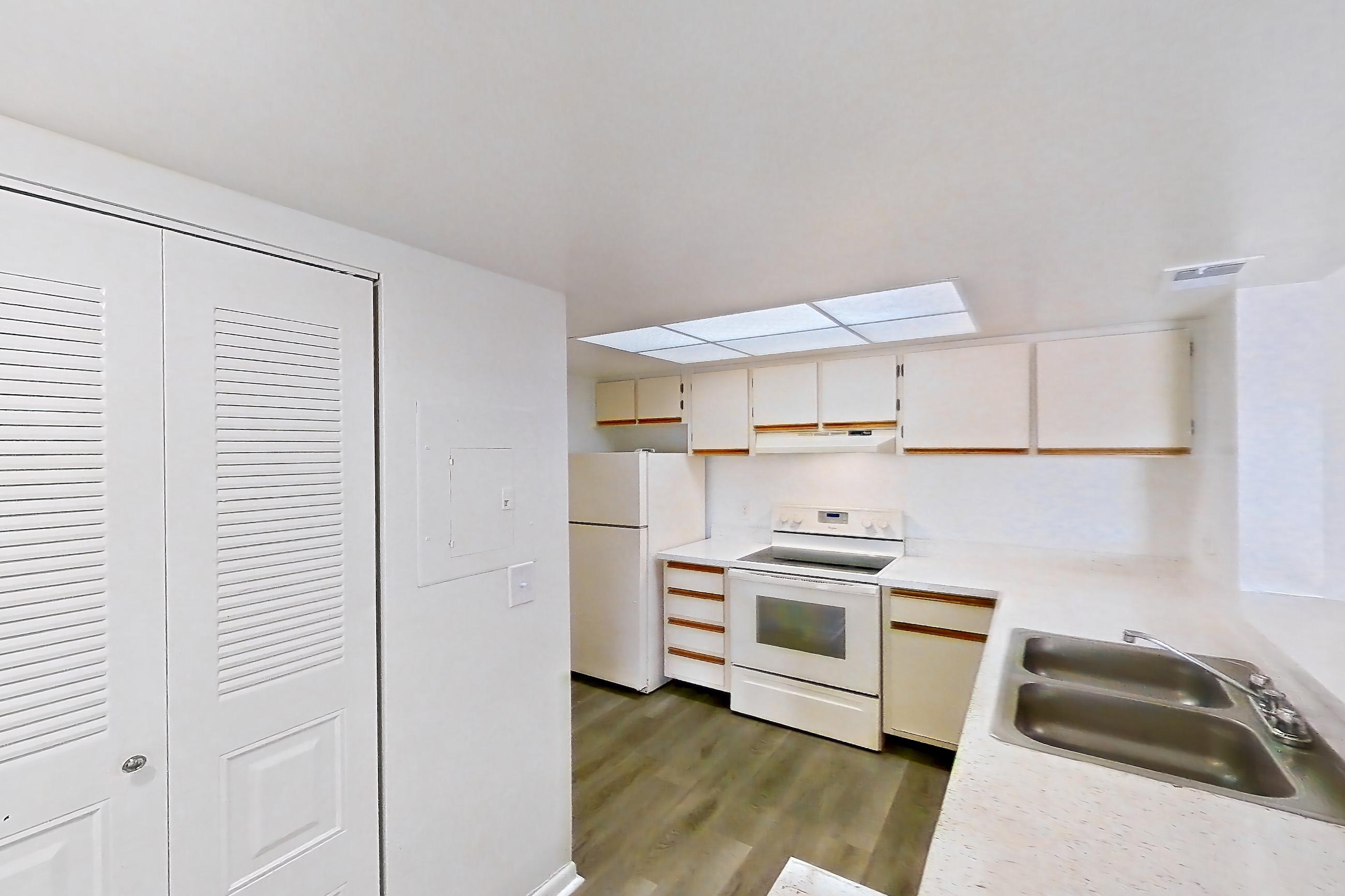 KITCHEN ENTRYWAY