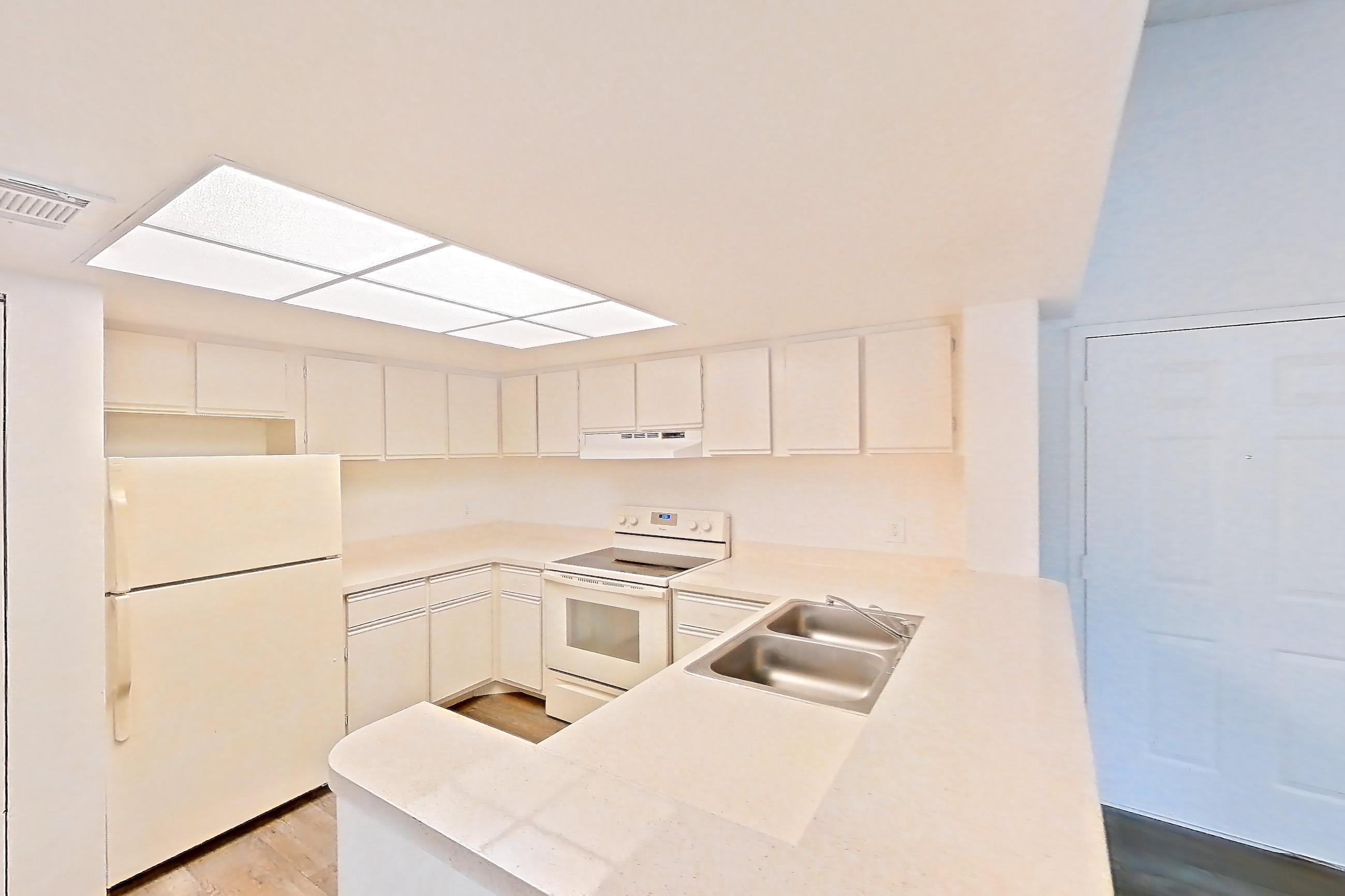 KITCHEN ENTRYWAY