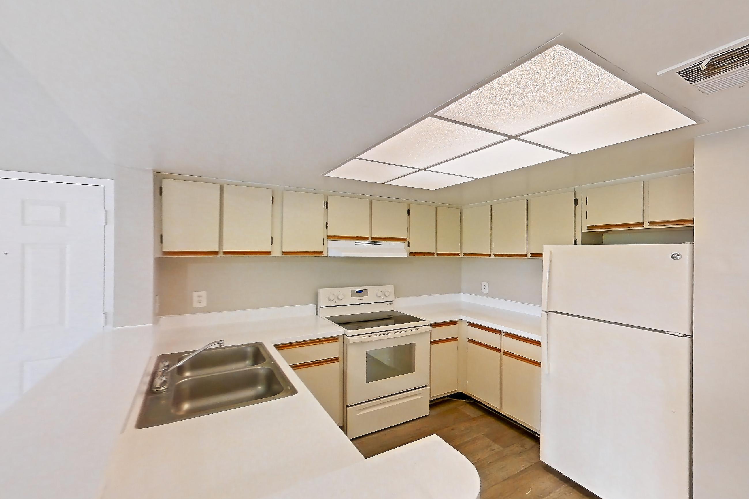 KITCHEN ENTRYWAY