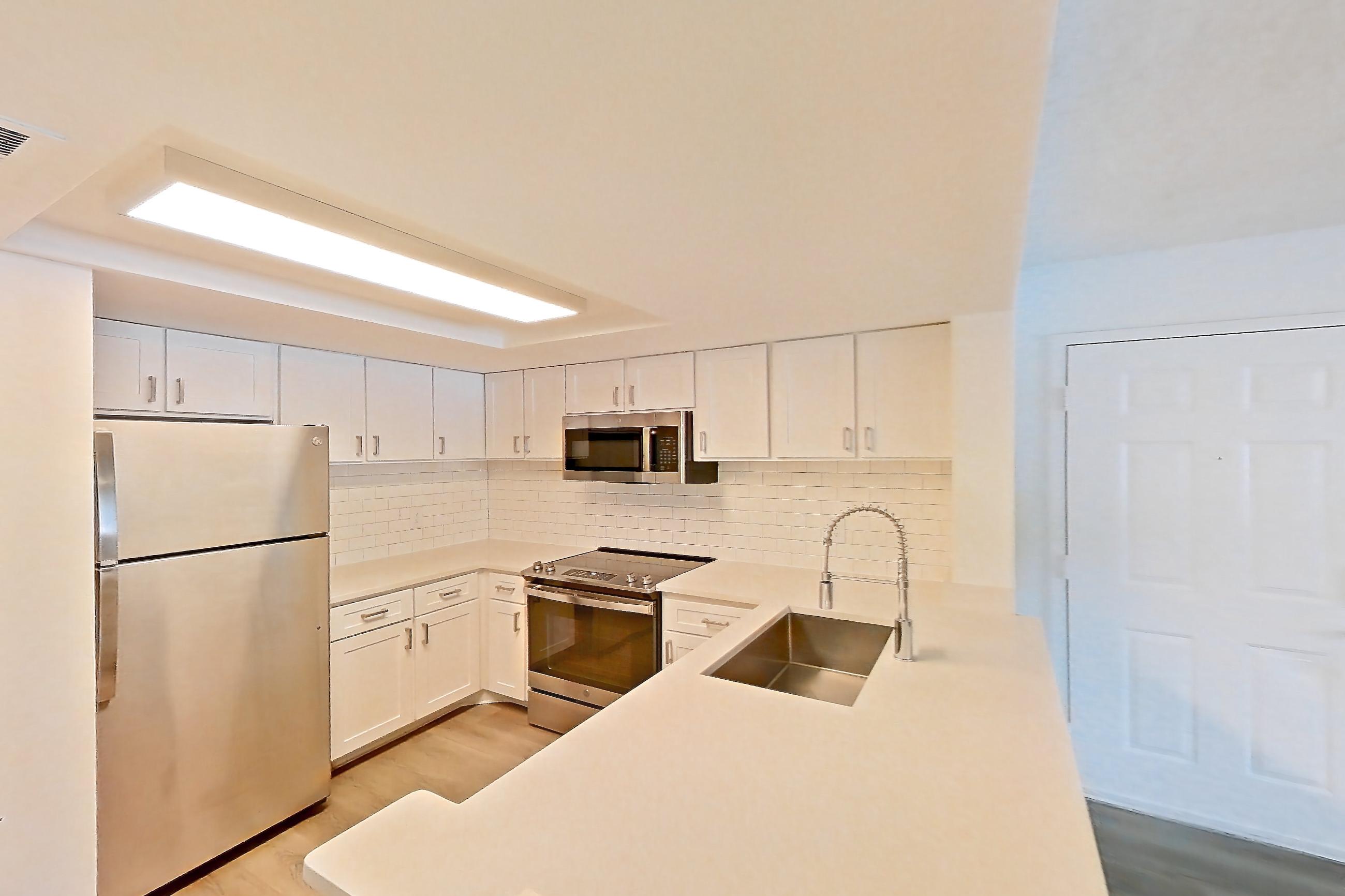 KITCHEN ENTRYWAY