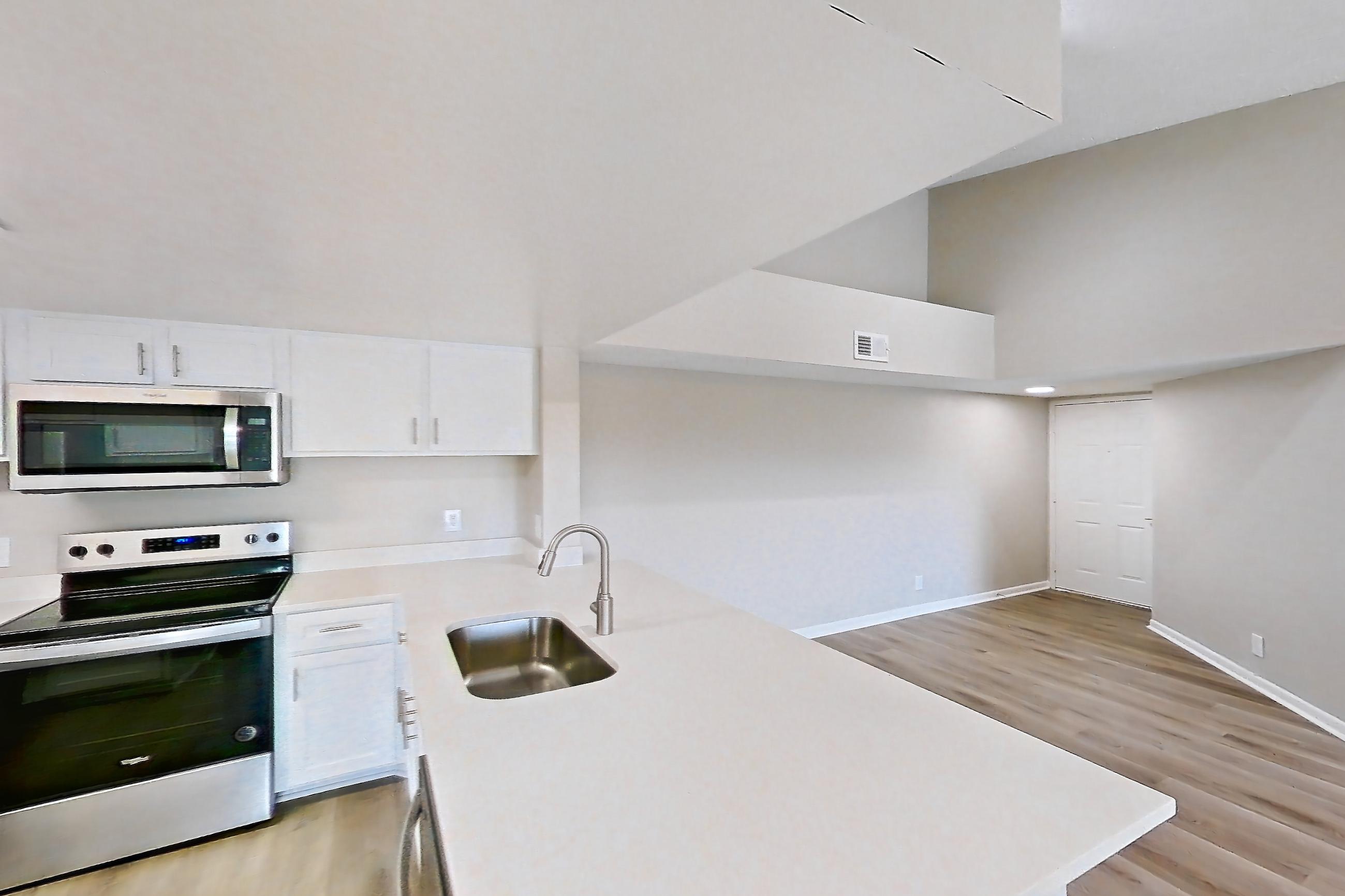 KITCHEN ENTRYWAY