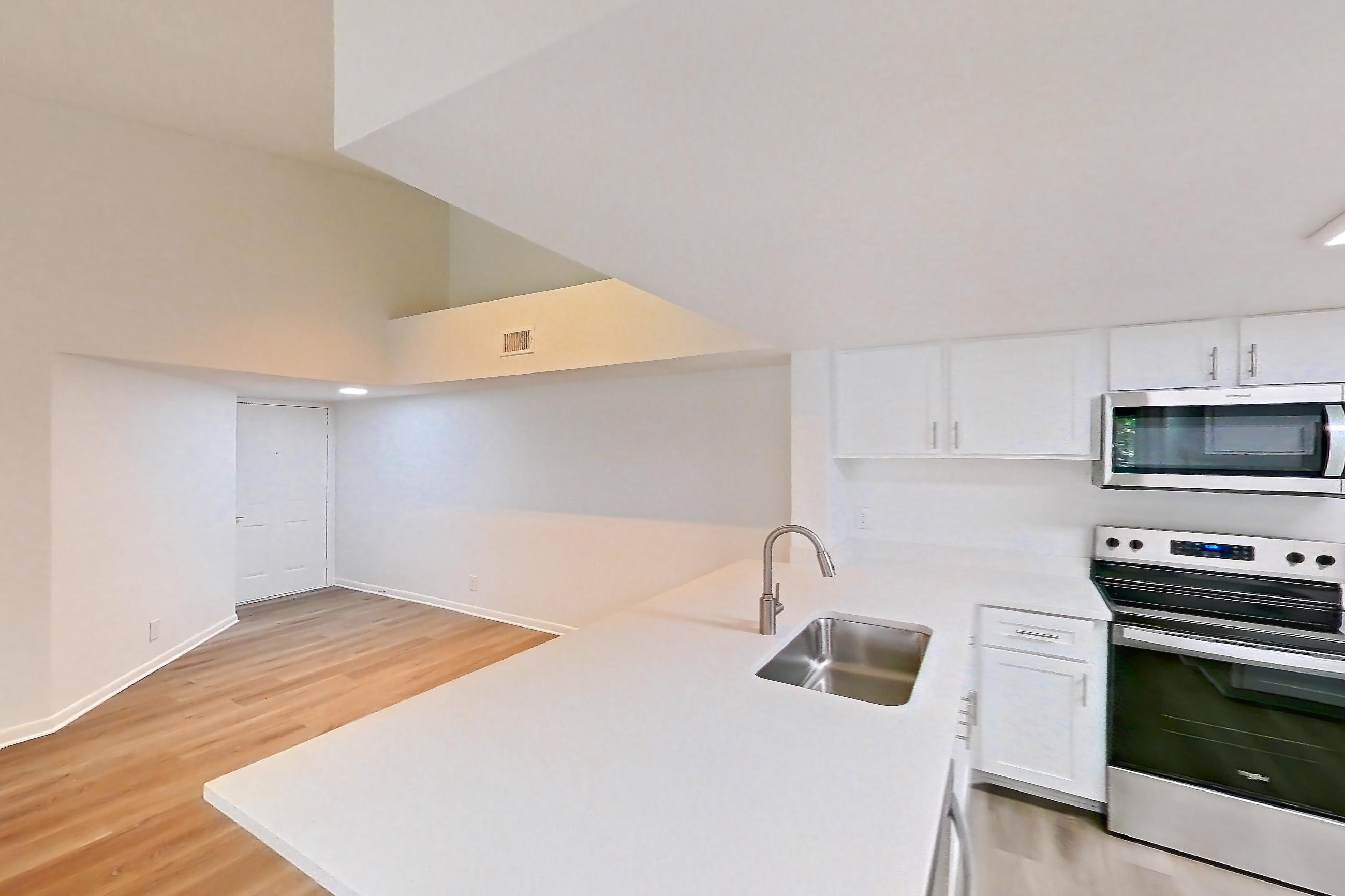 KITCHEN ENTRYWAY