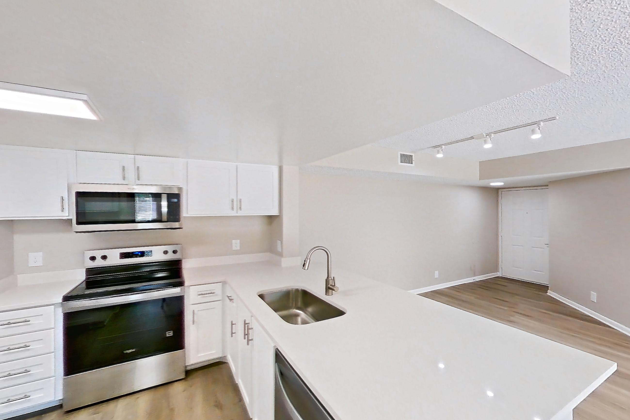KITCHEN ENTRYWAY