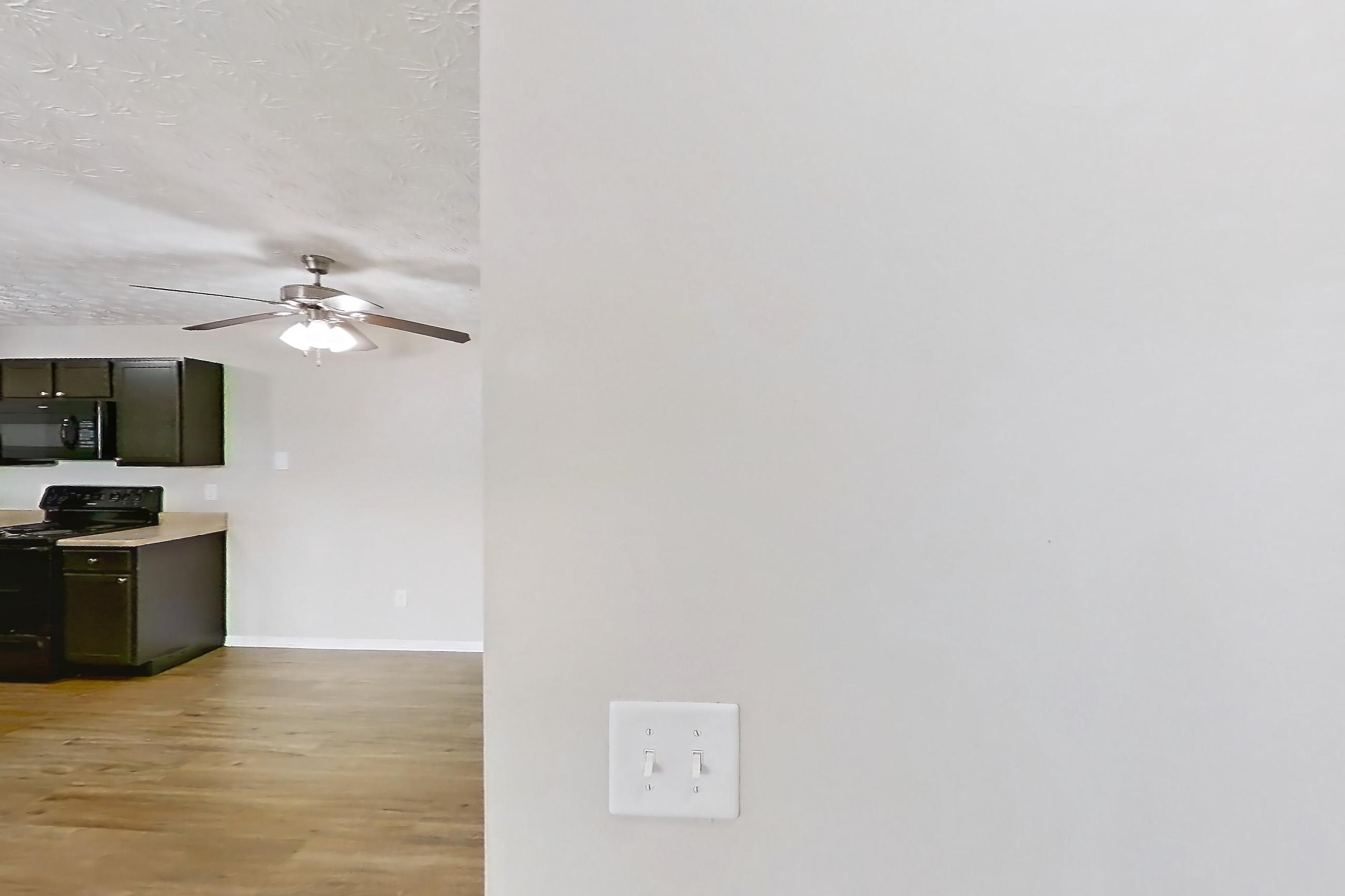 Living space in Apartment 3162bld at The Gardens Columbus, 2M floor plan
