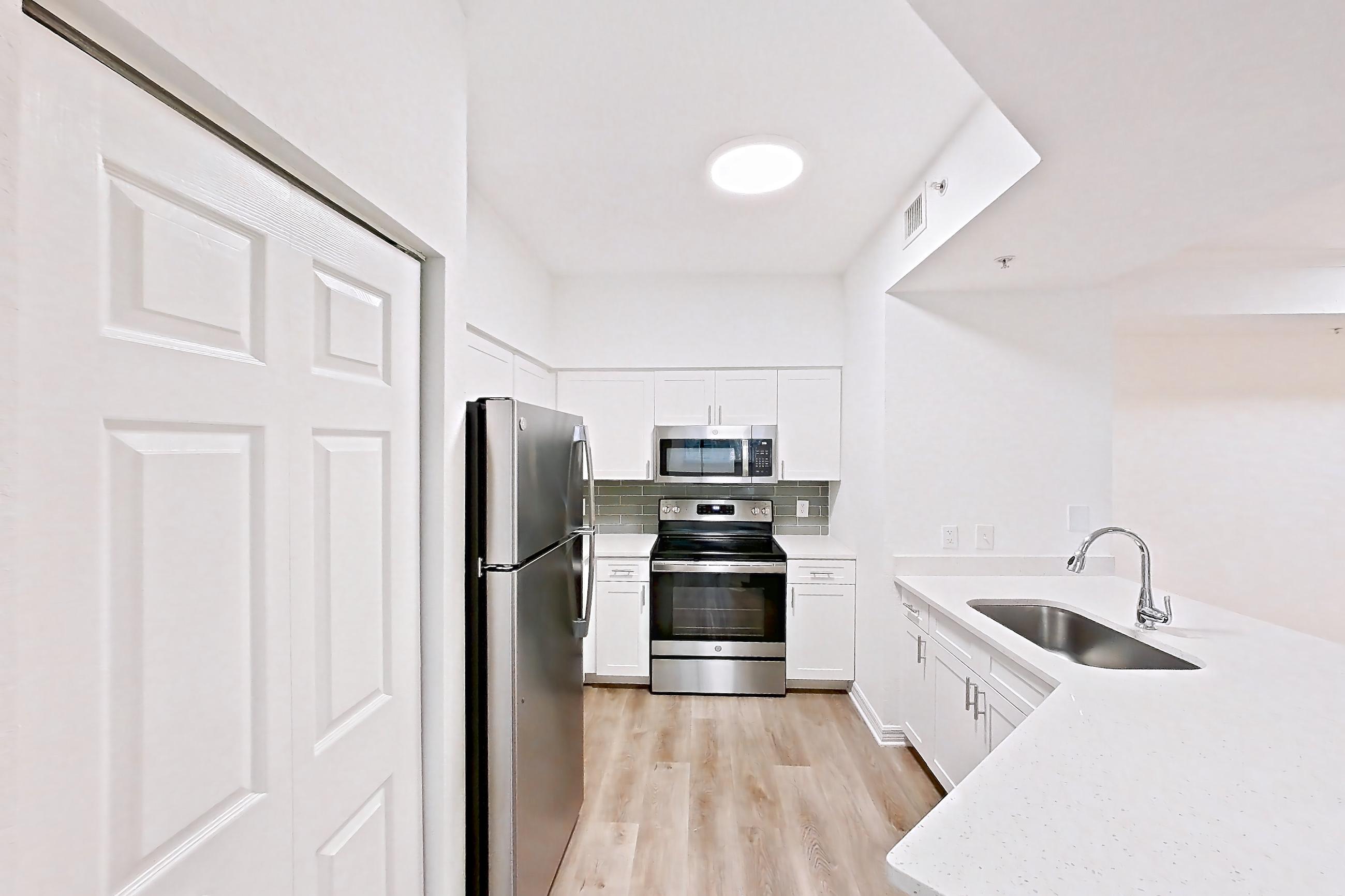 KITCHEN ENTRYWAY