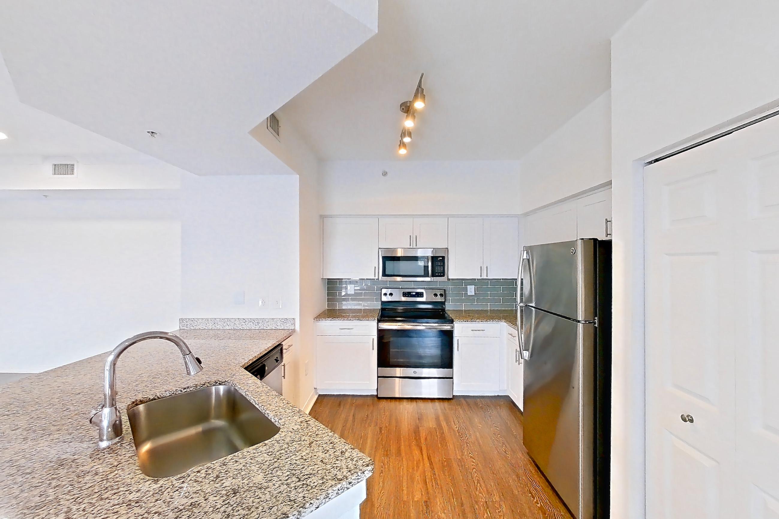 KITCHEN ENTRYWAY