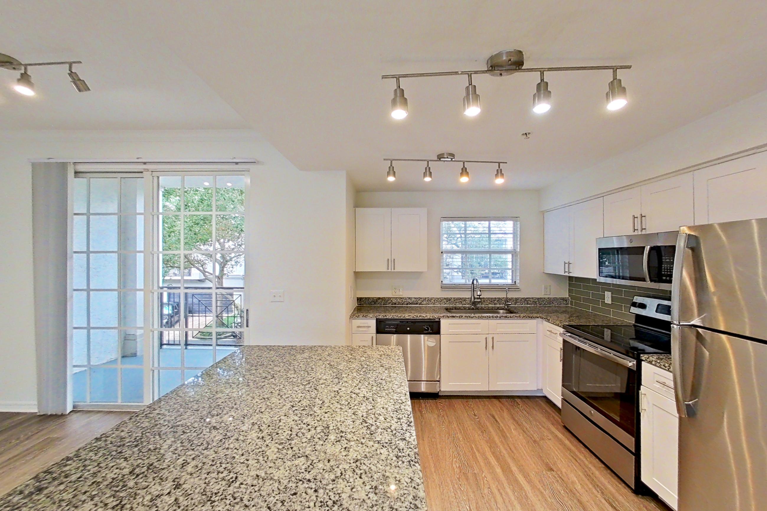 KITCHEN ENTRYWAY