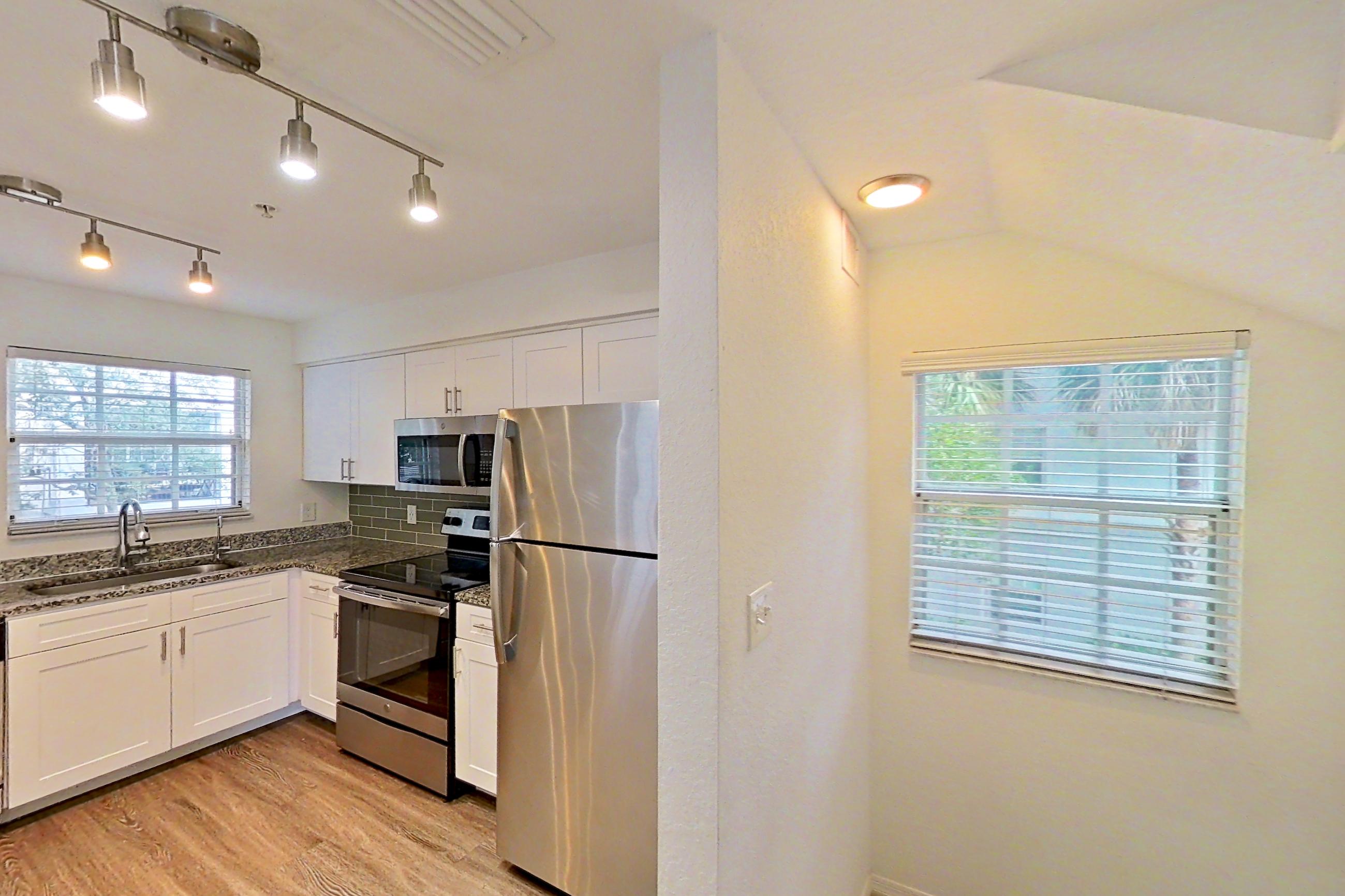 KITCHEN ENTRYWAY