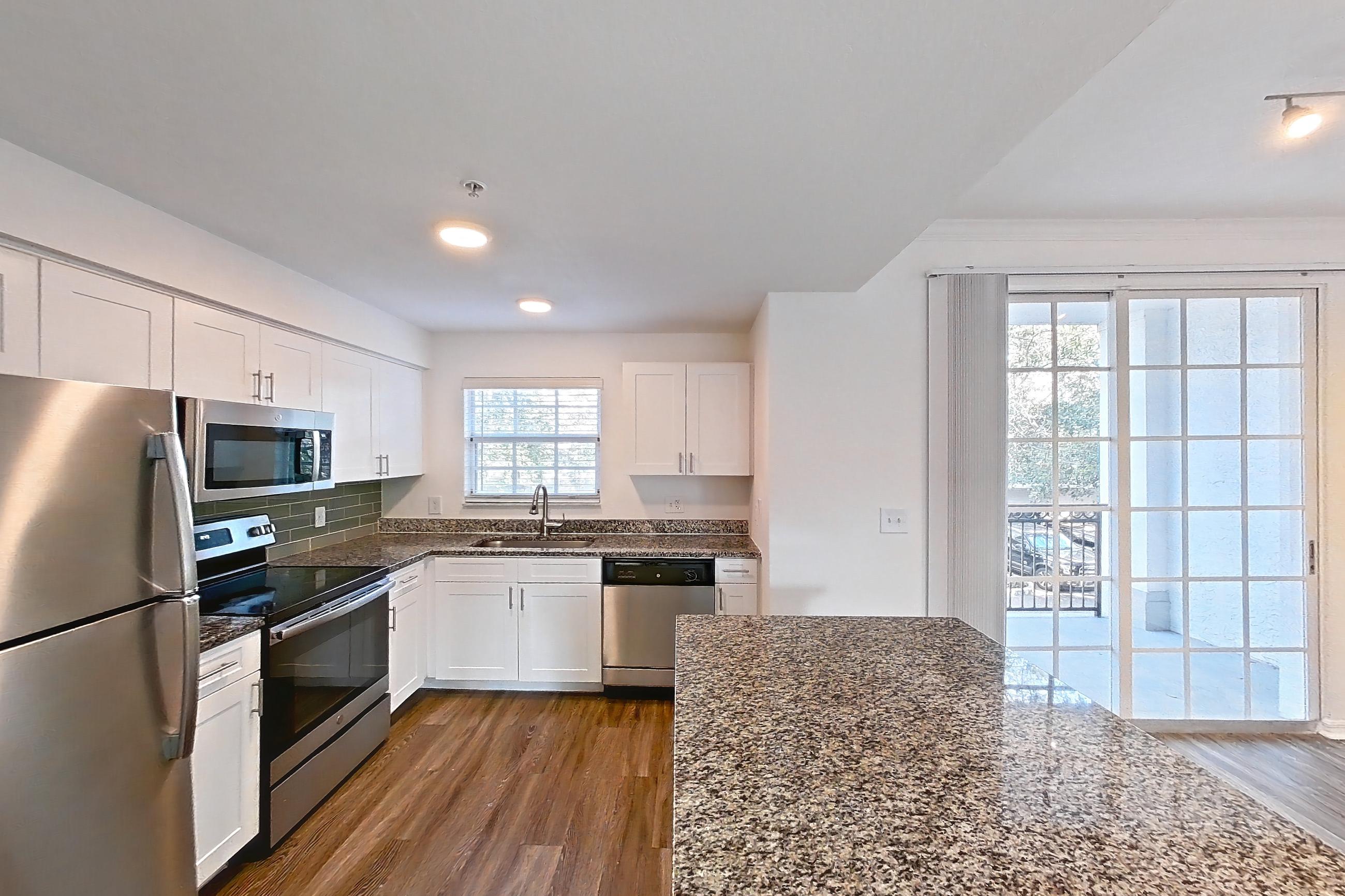 KITCHEN ENTRYWAY