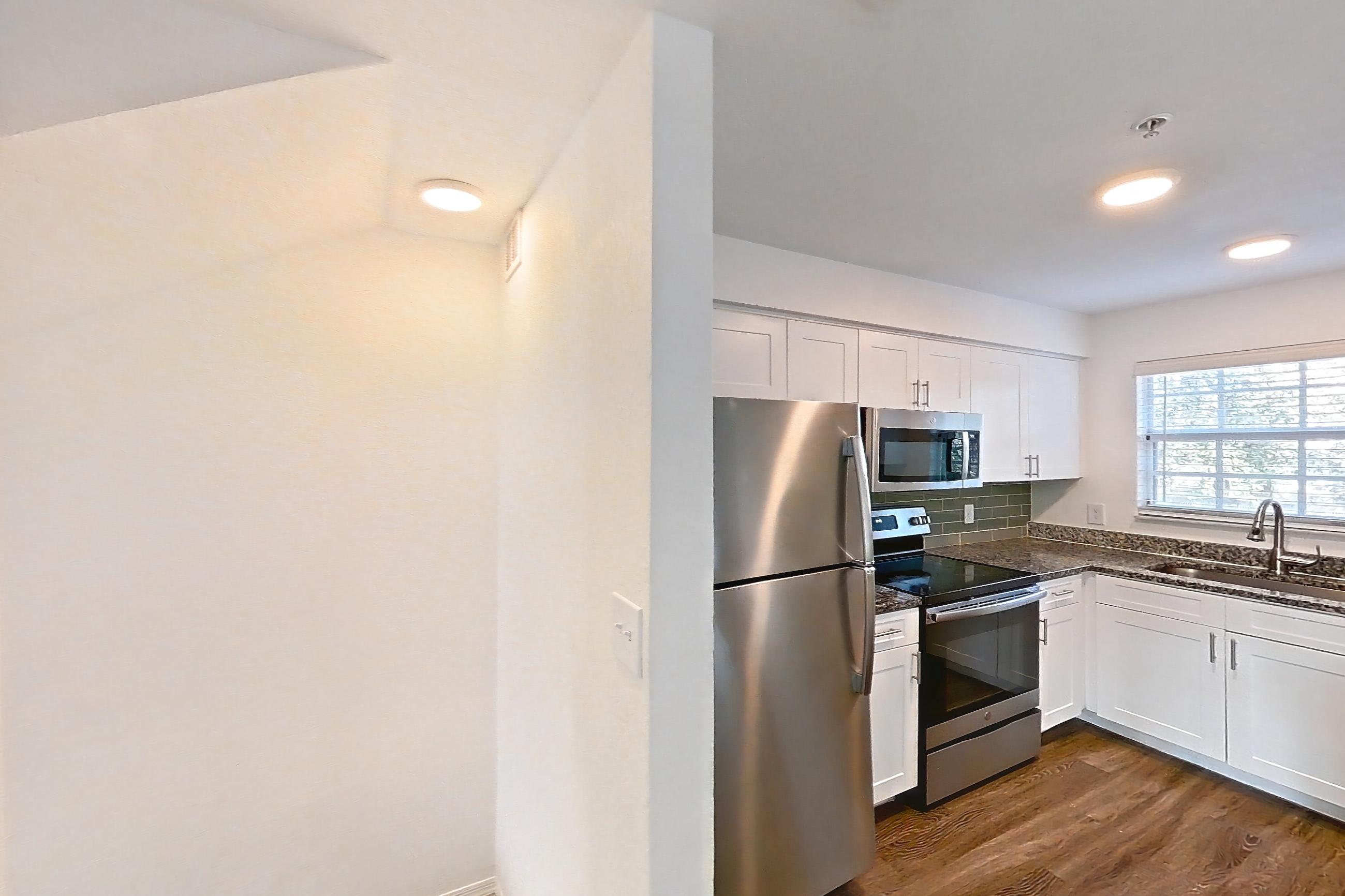 KITCHEN ENTRYWAY