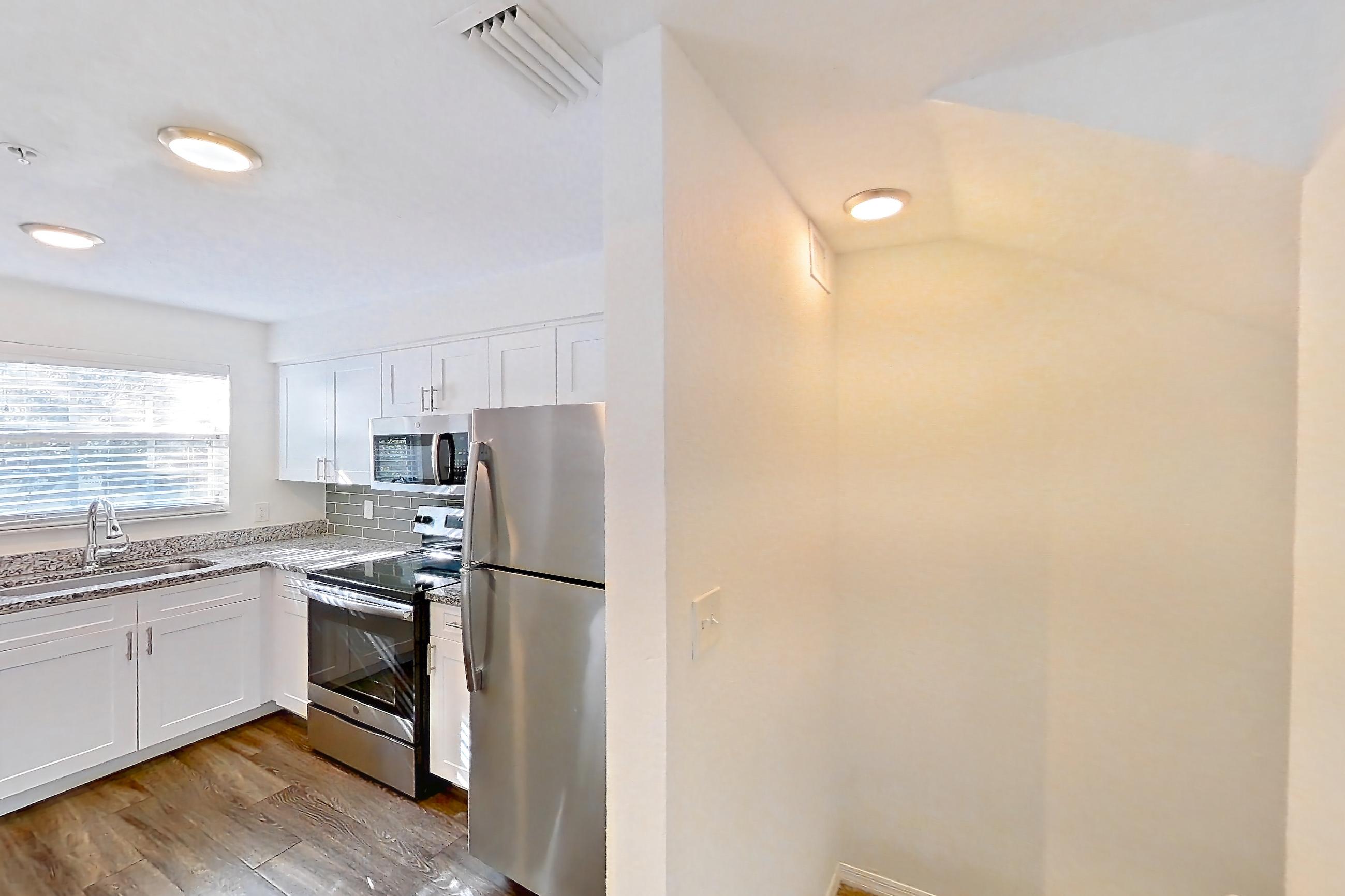 KITCHEN ENTRYWAY