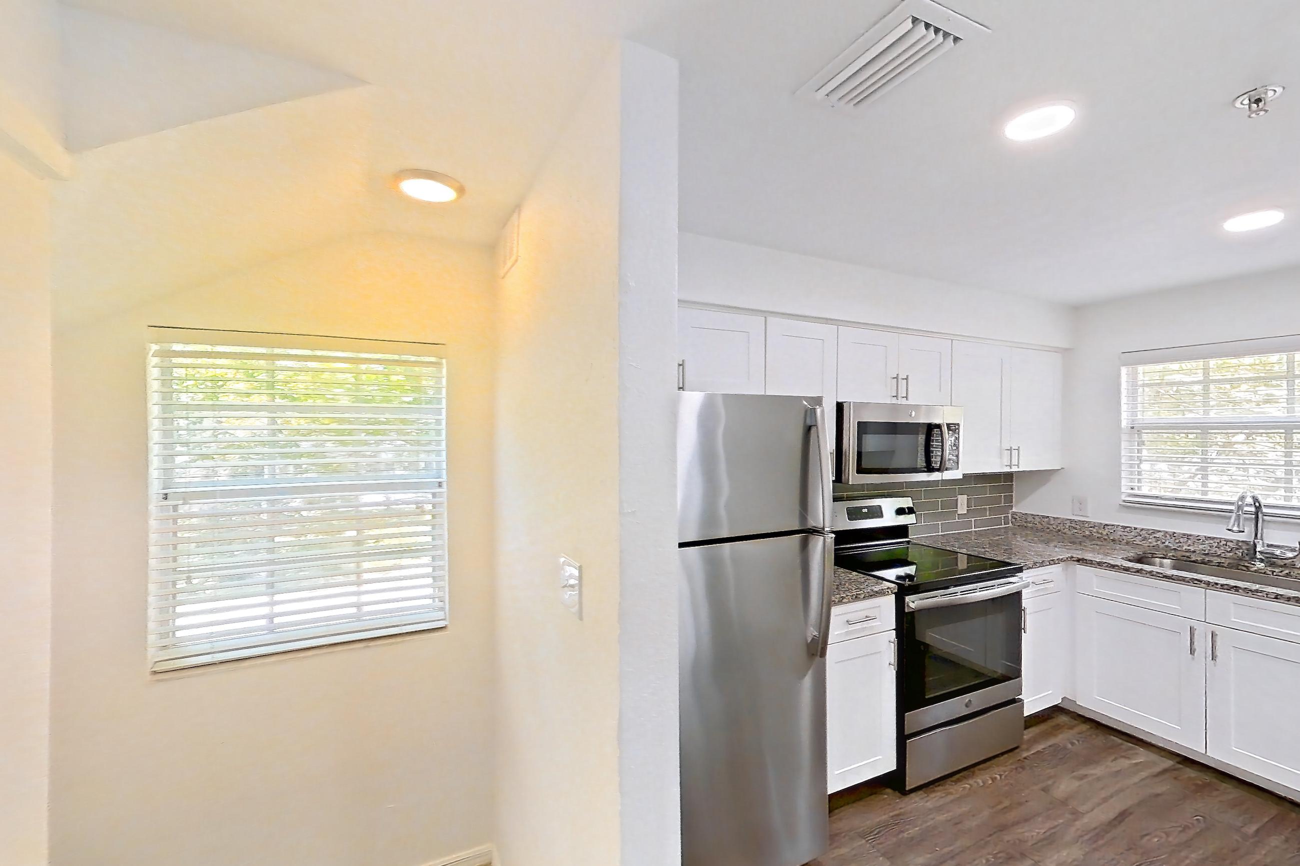 KITCHEN ENTRYWAY