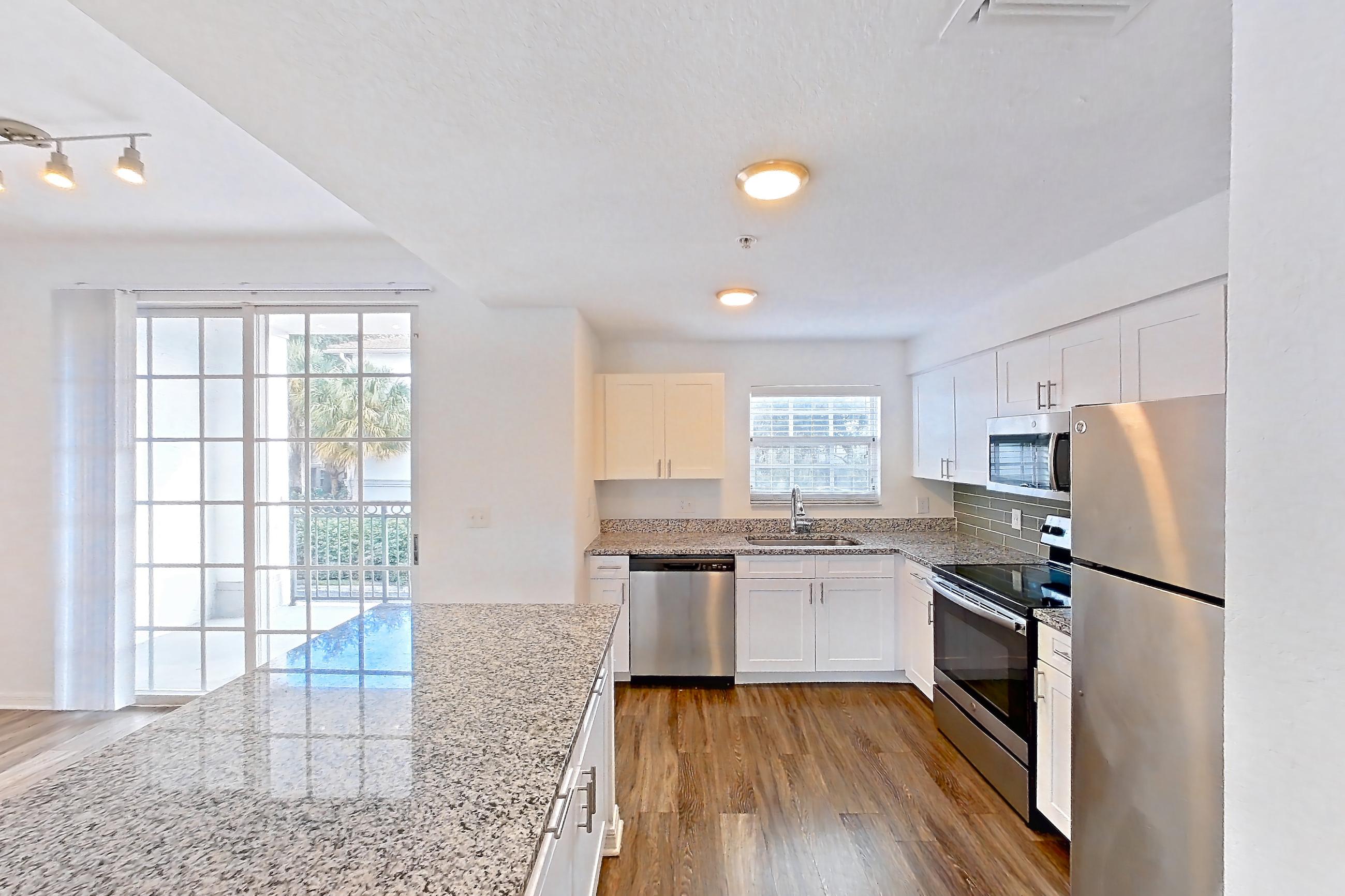 KITCHEN ENTRYWAY