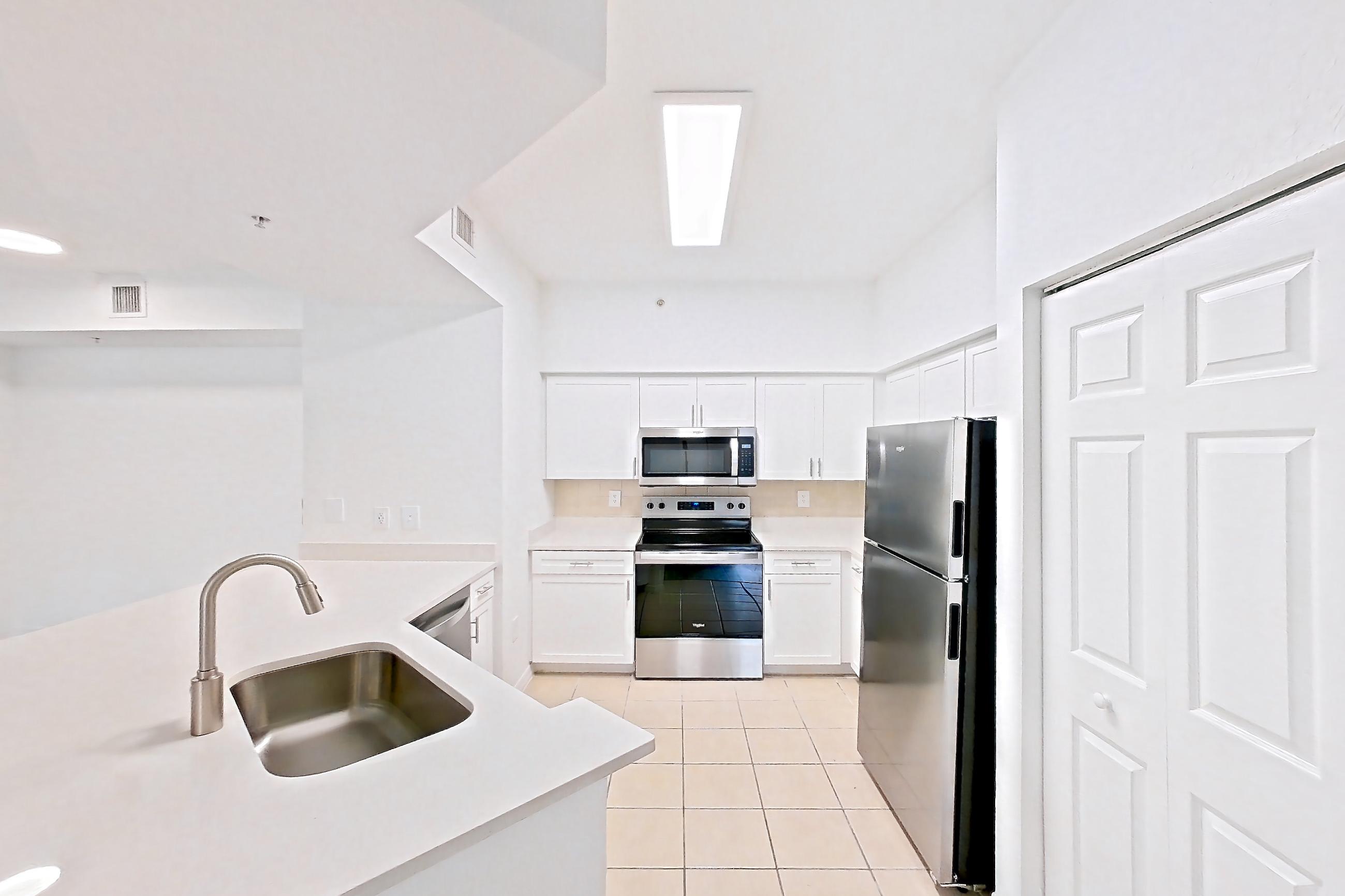 KITCHEN ENTRYWAY