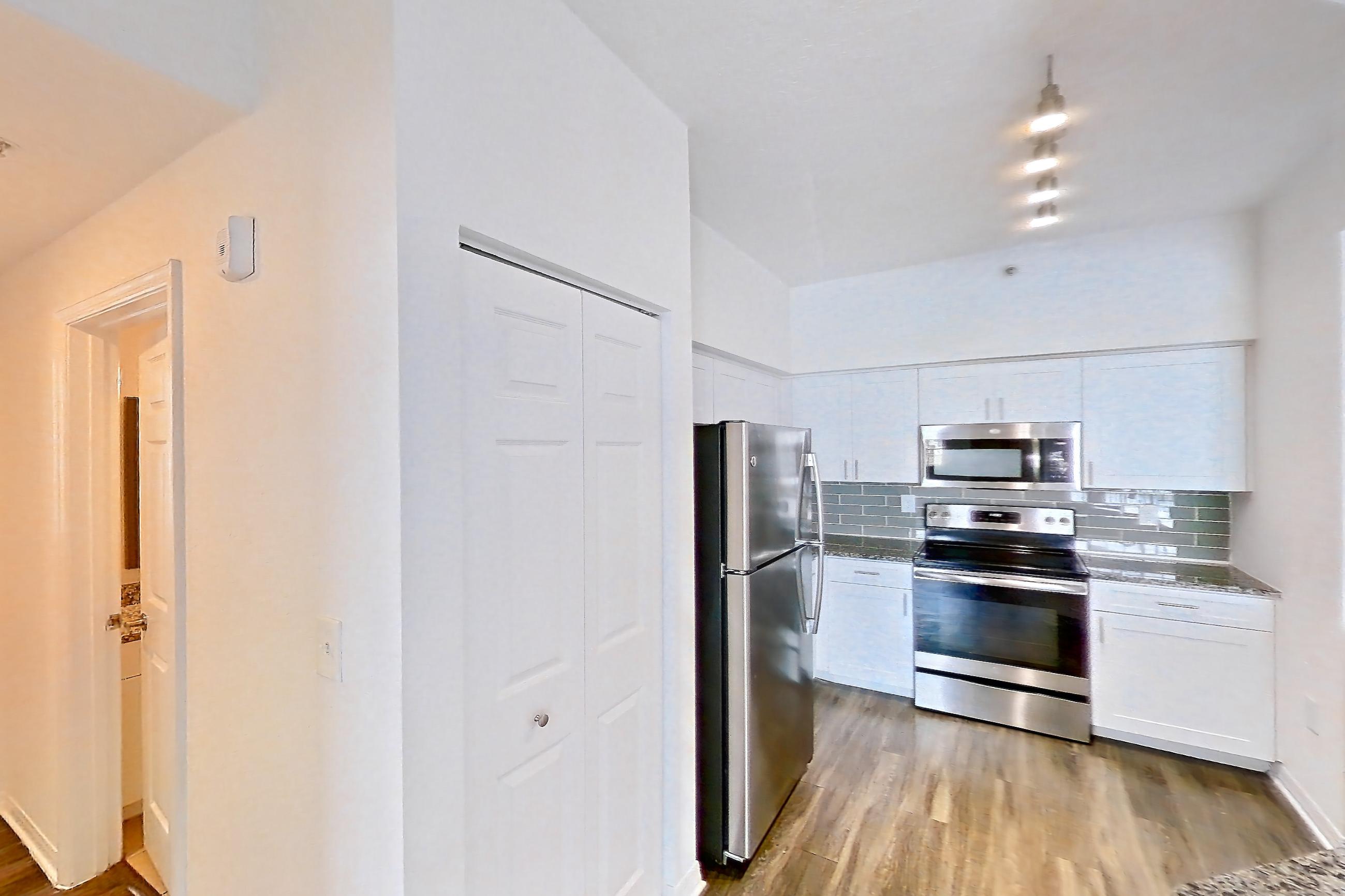 KITCHEN ENTRYWAY