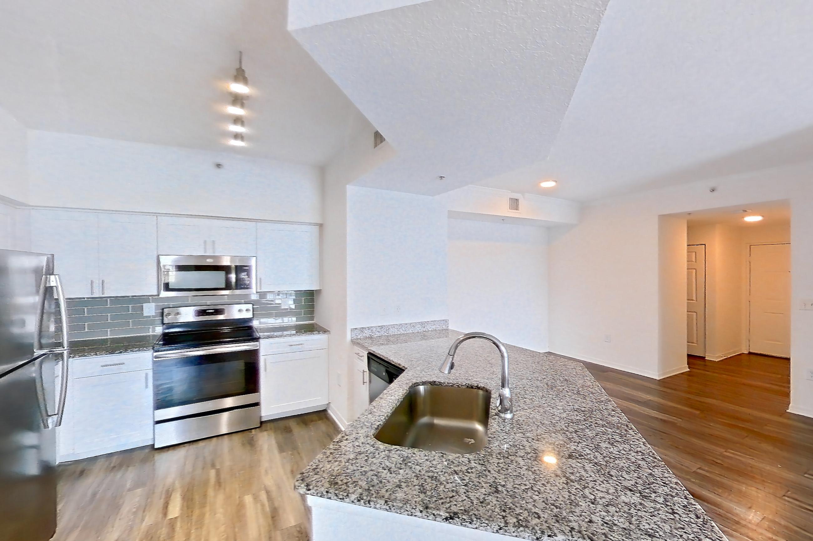 KITCHEN ENTRYWAY