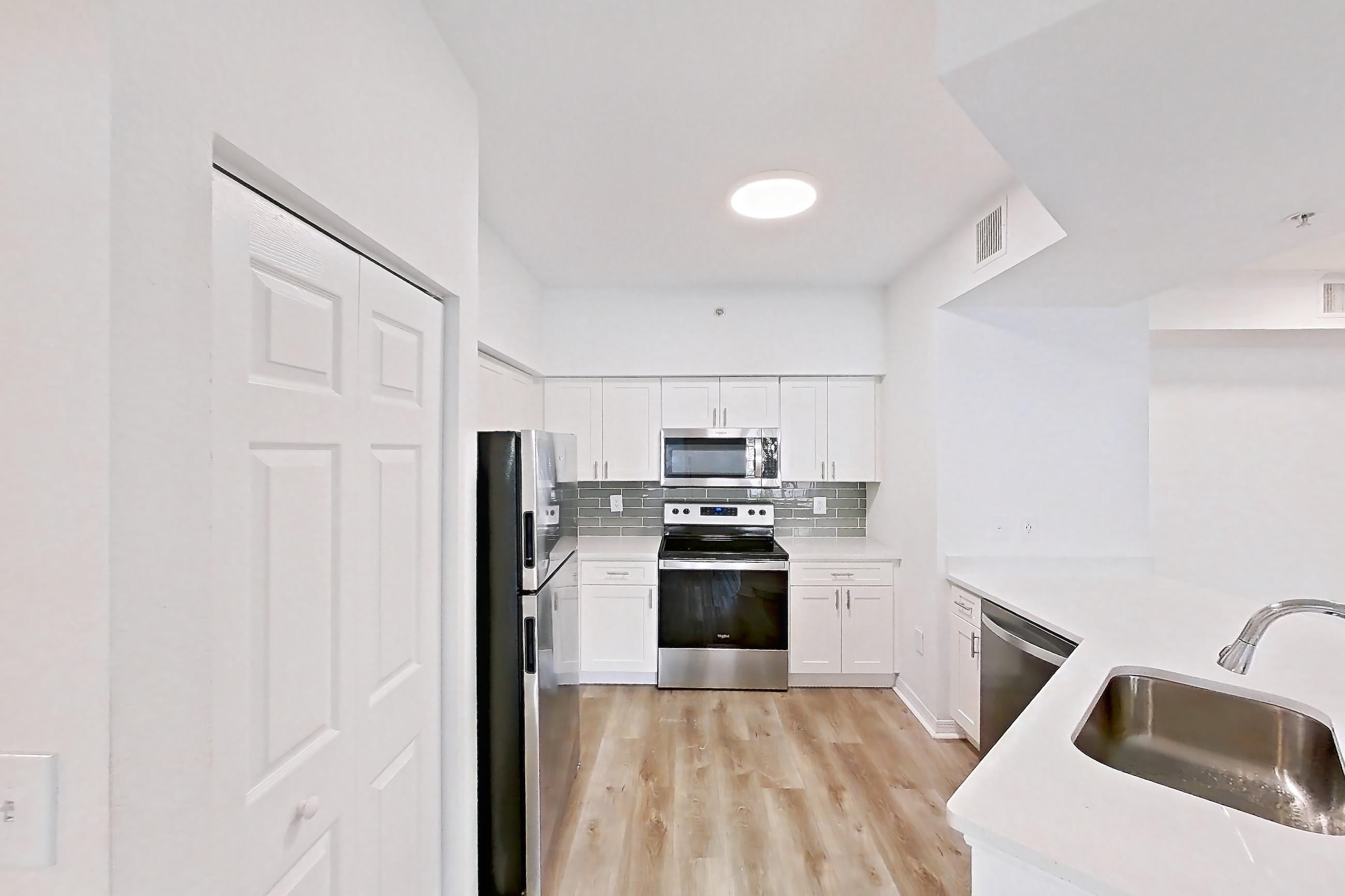 KITCHEN ENTRYWAY