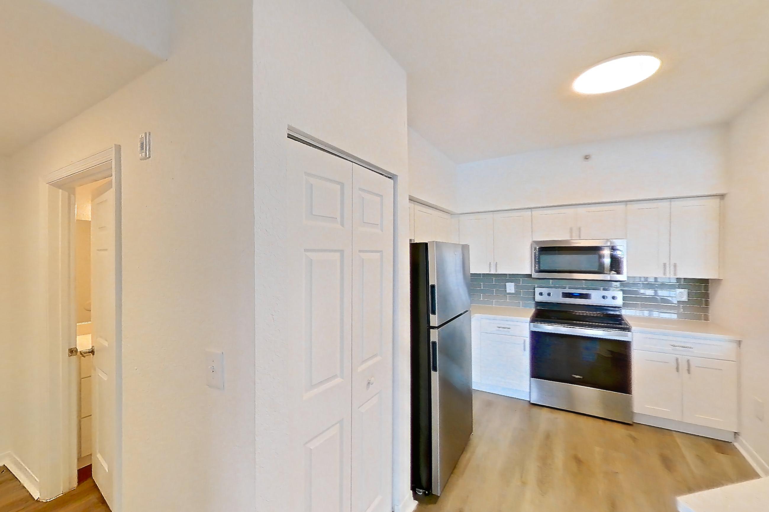 KITCHEN ENTRYWAY