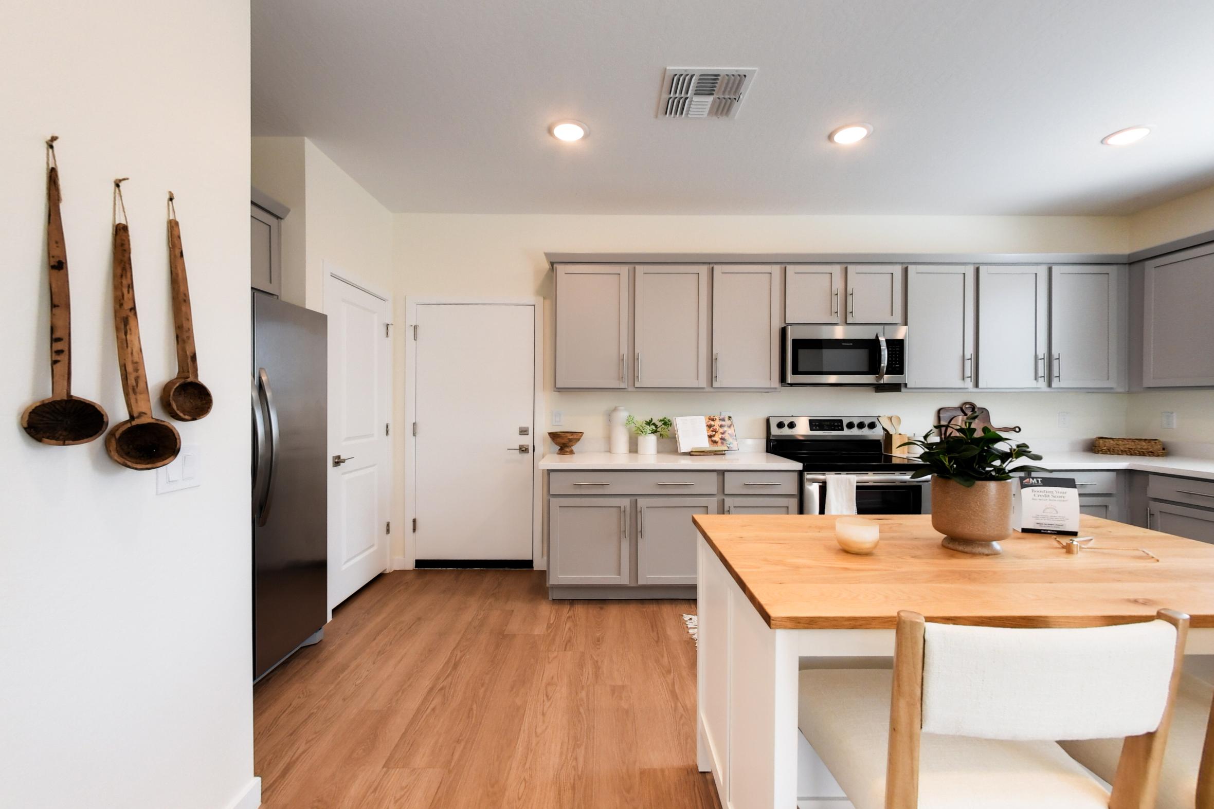 KITCHEN ISLAND