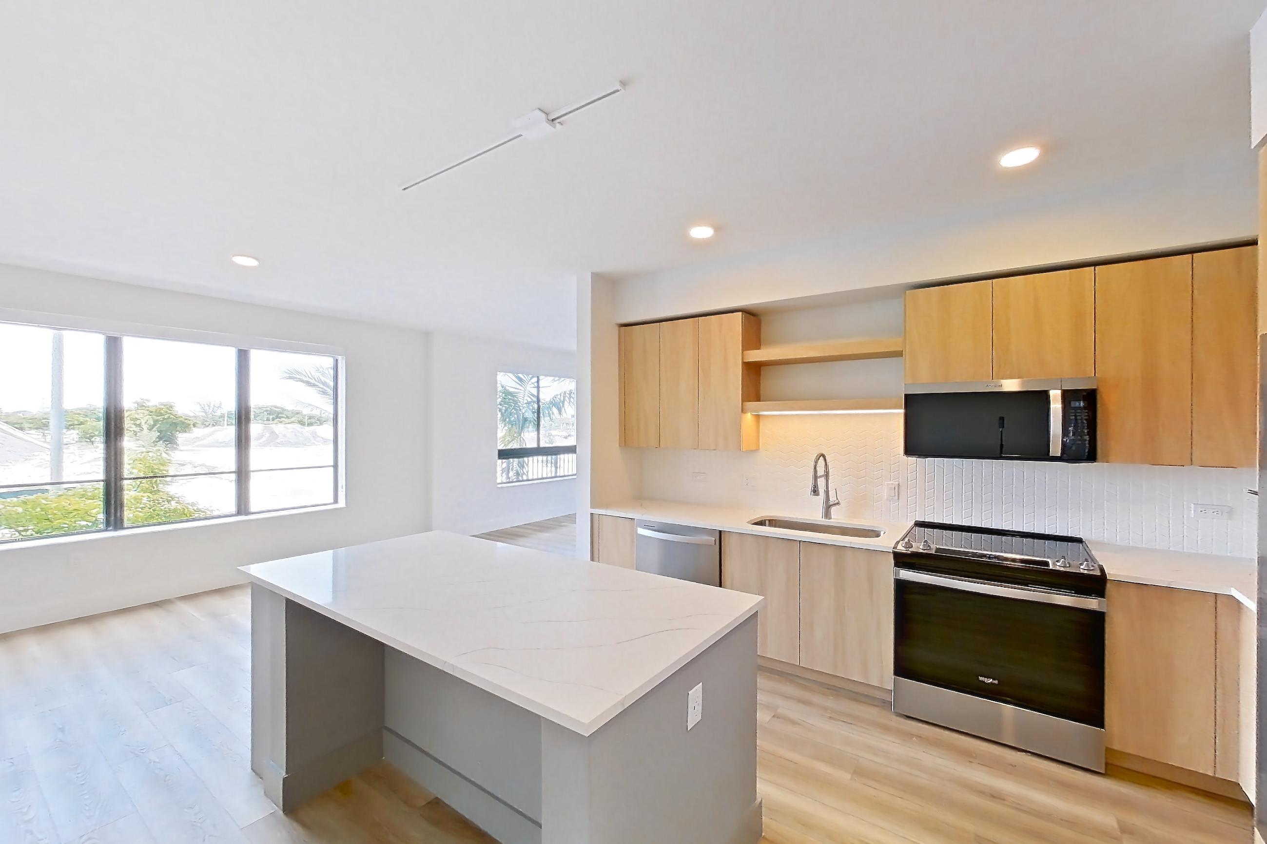 KITCHEN ENTRYWAY