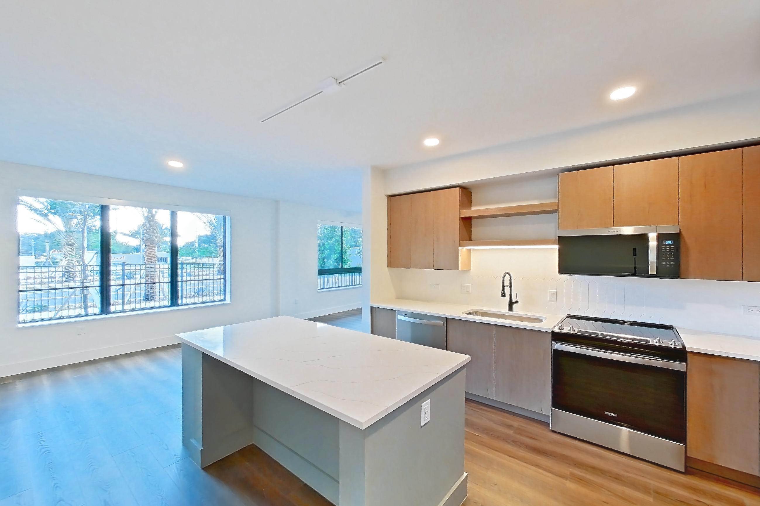 KITCHEN ENTRYWAY
