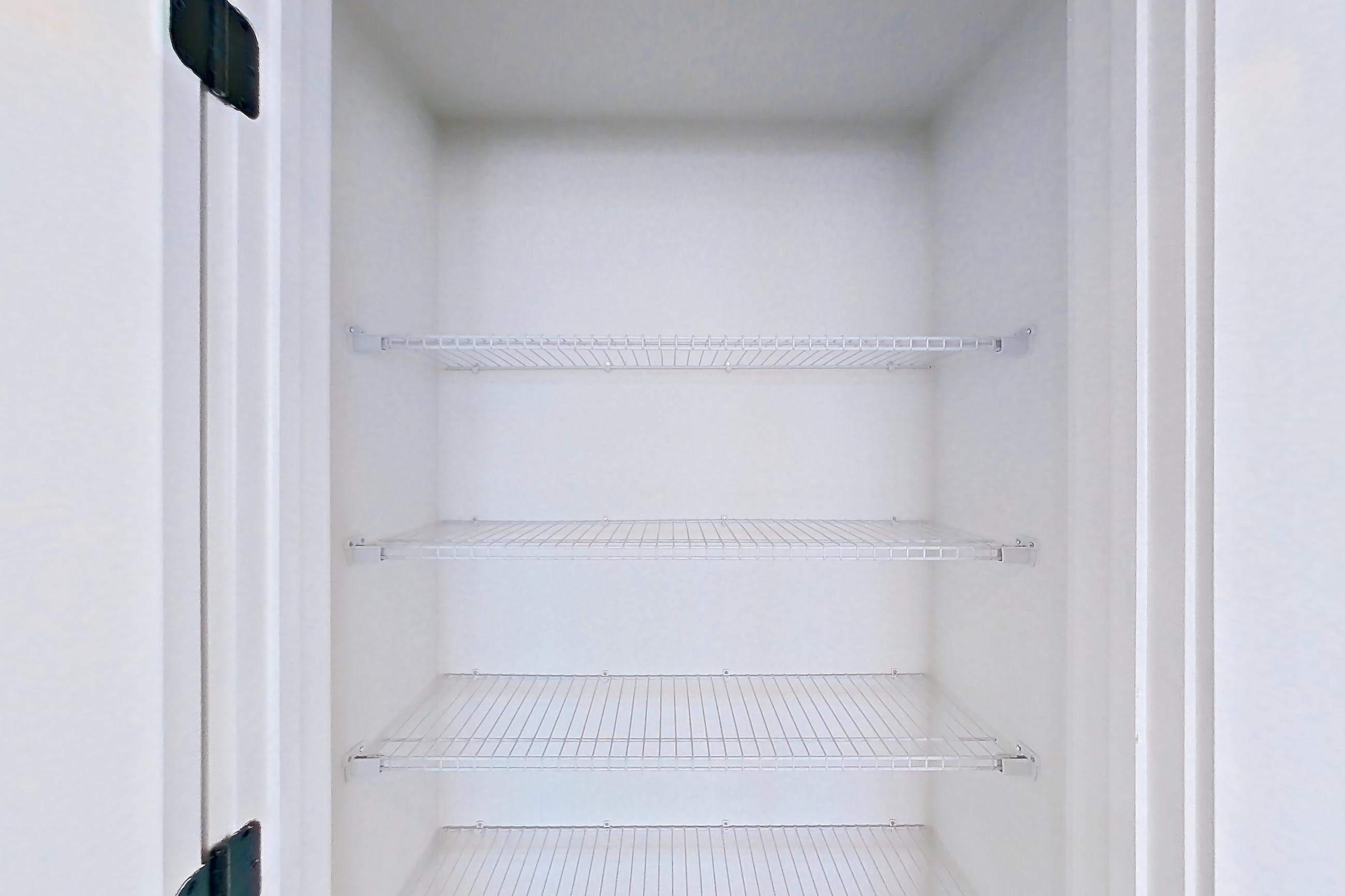 LIVING SPACE CLOSET
