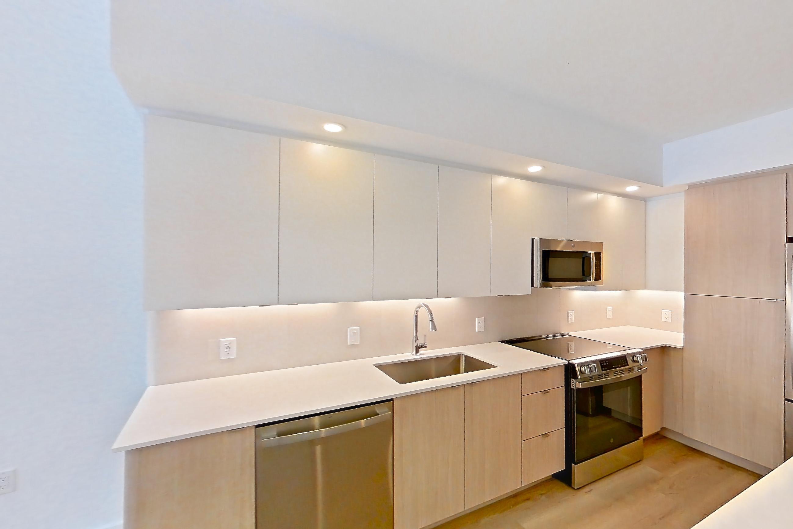 KITCHEN ISLAND CORNER
