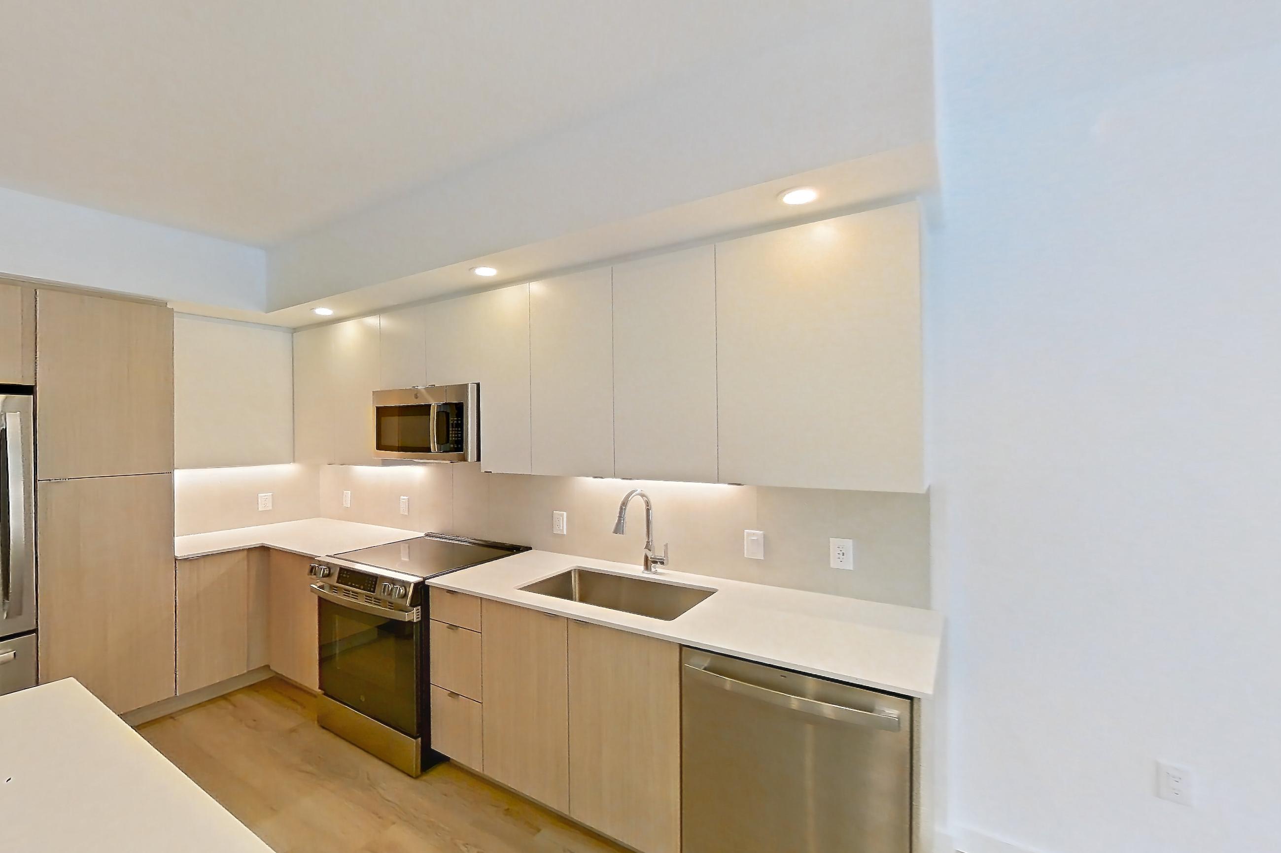KITCHEN ISLAND CORNER