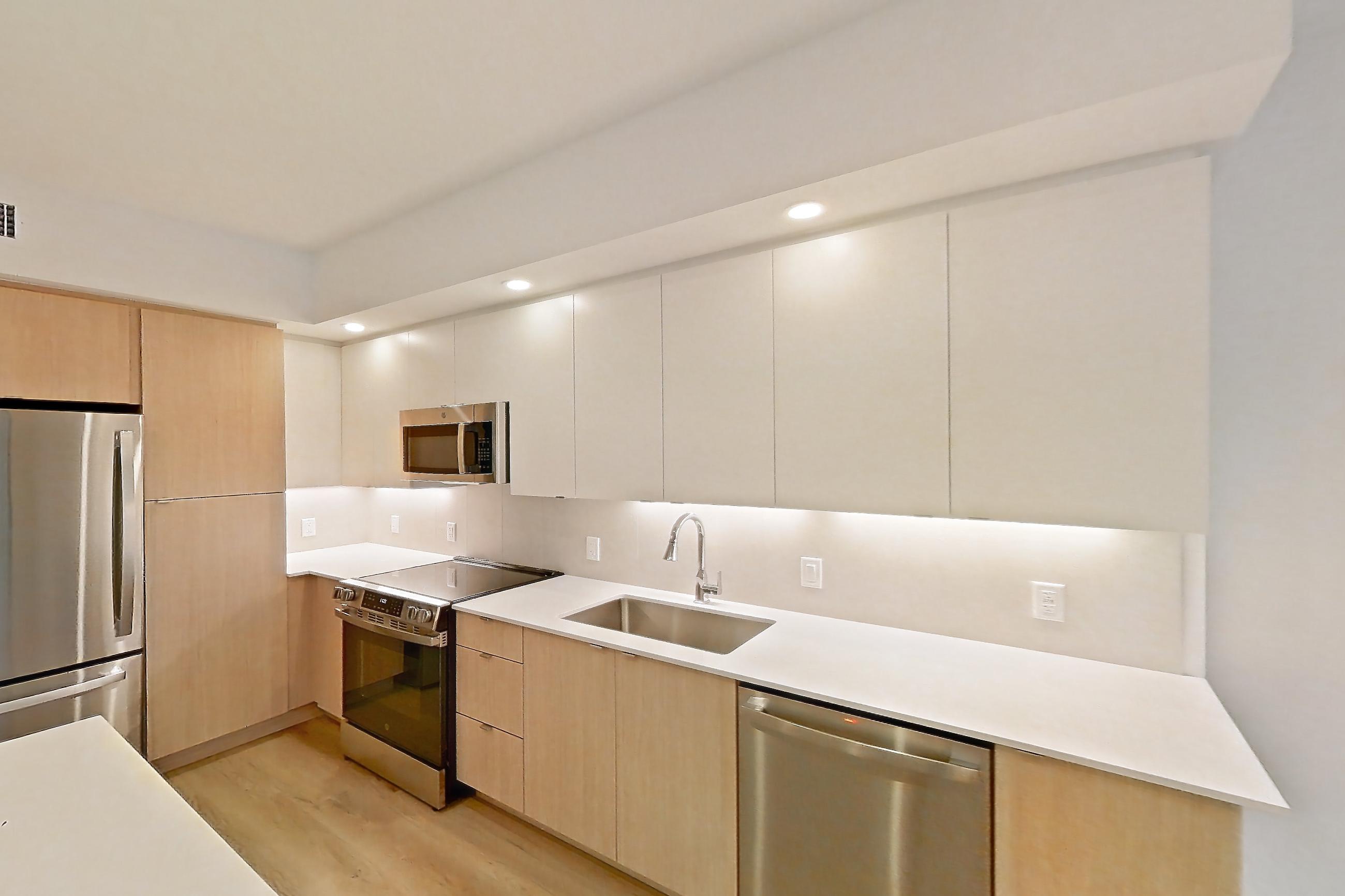 KITCHEN ISLAND CORNER