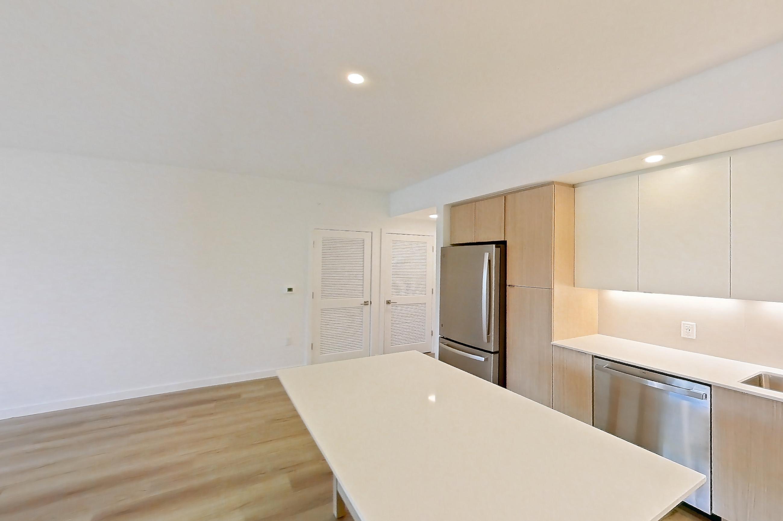 KITCHEN ISLAND CORNER
