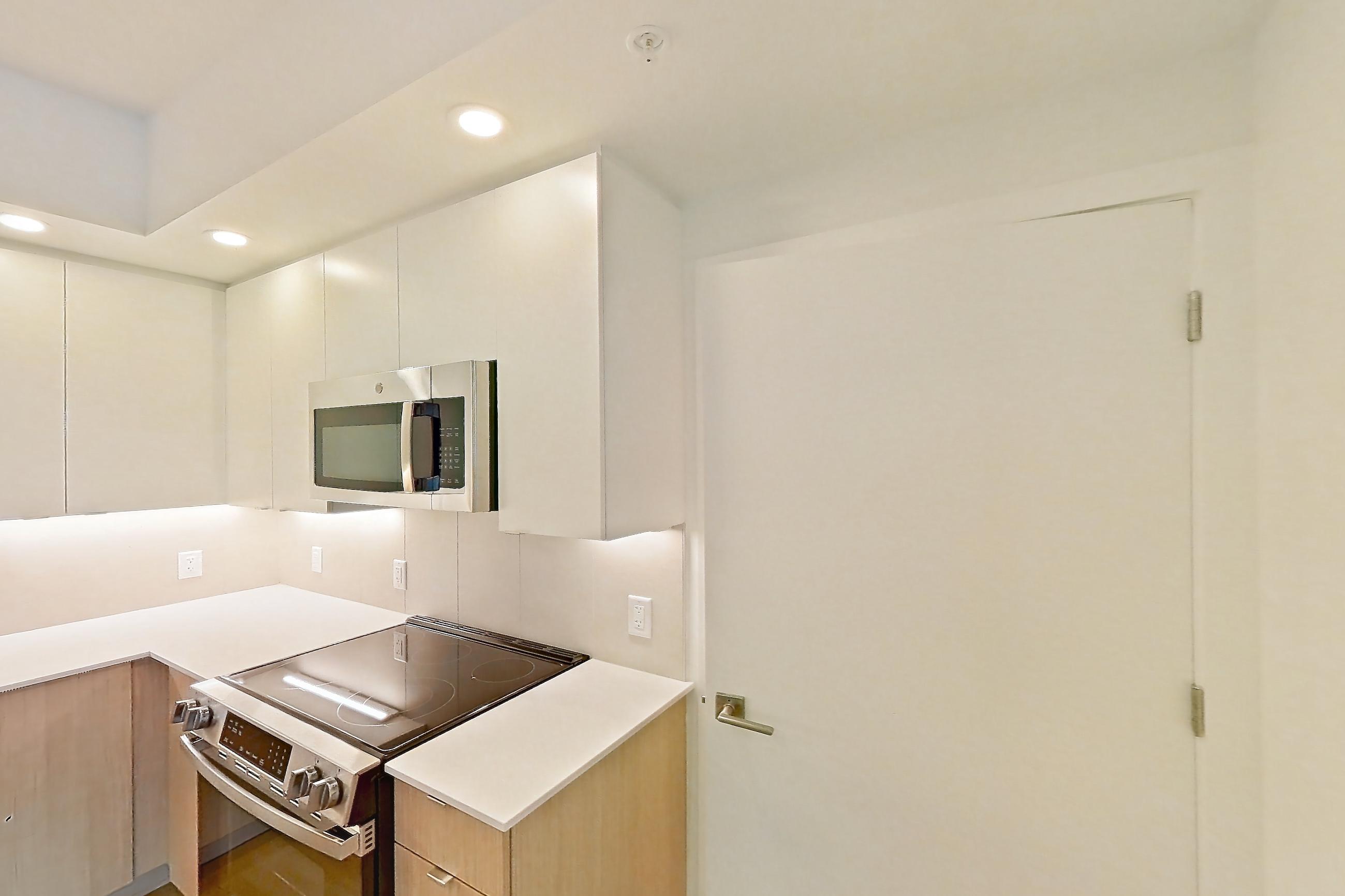 KITCHEN ISLAND CORNER