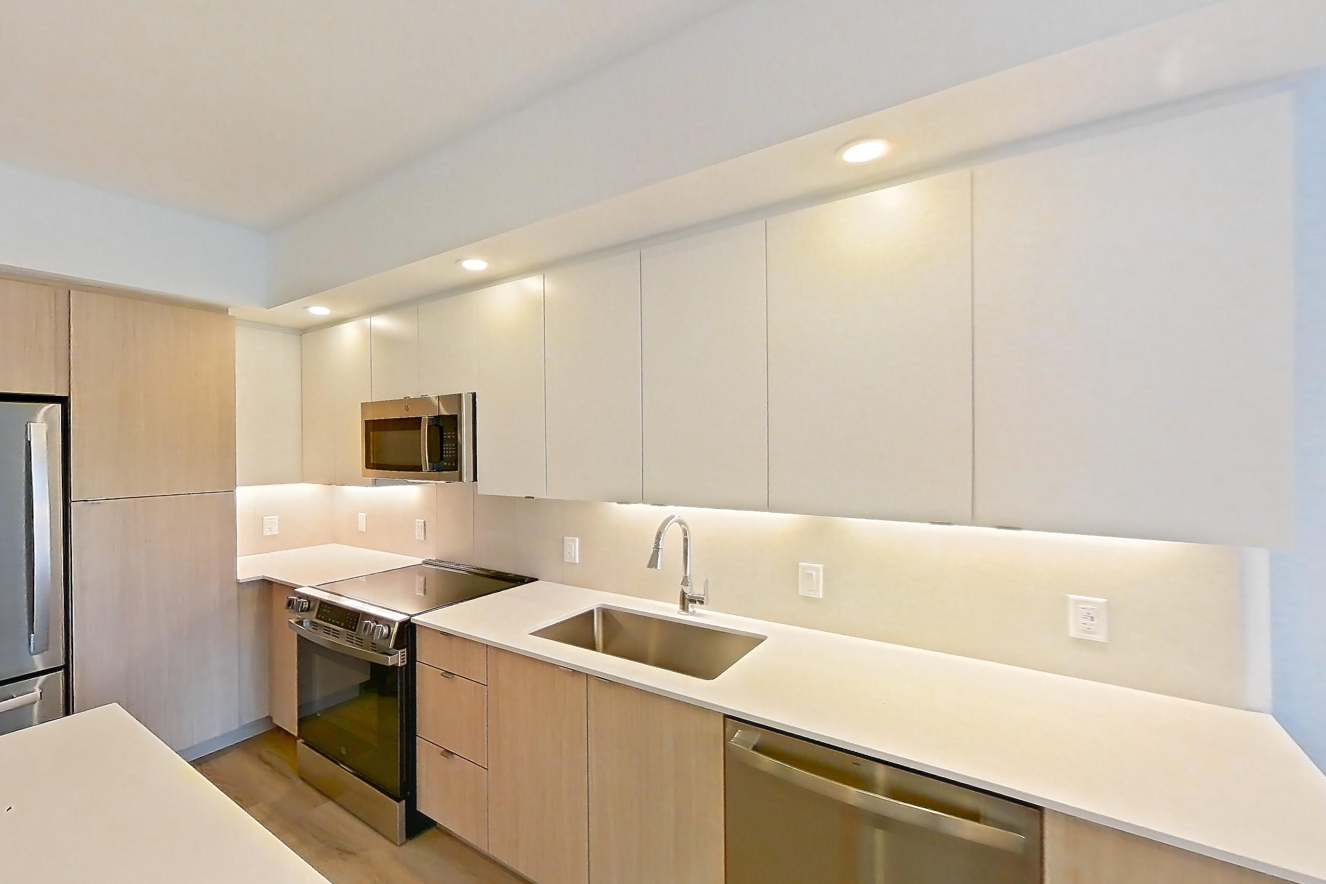 KITCHEN ISLAND CORNER