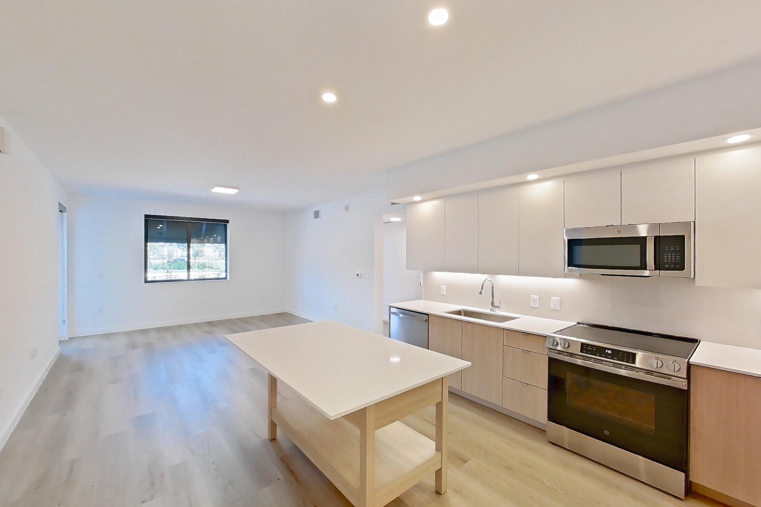 KITCHEN ENTRYWAY