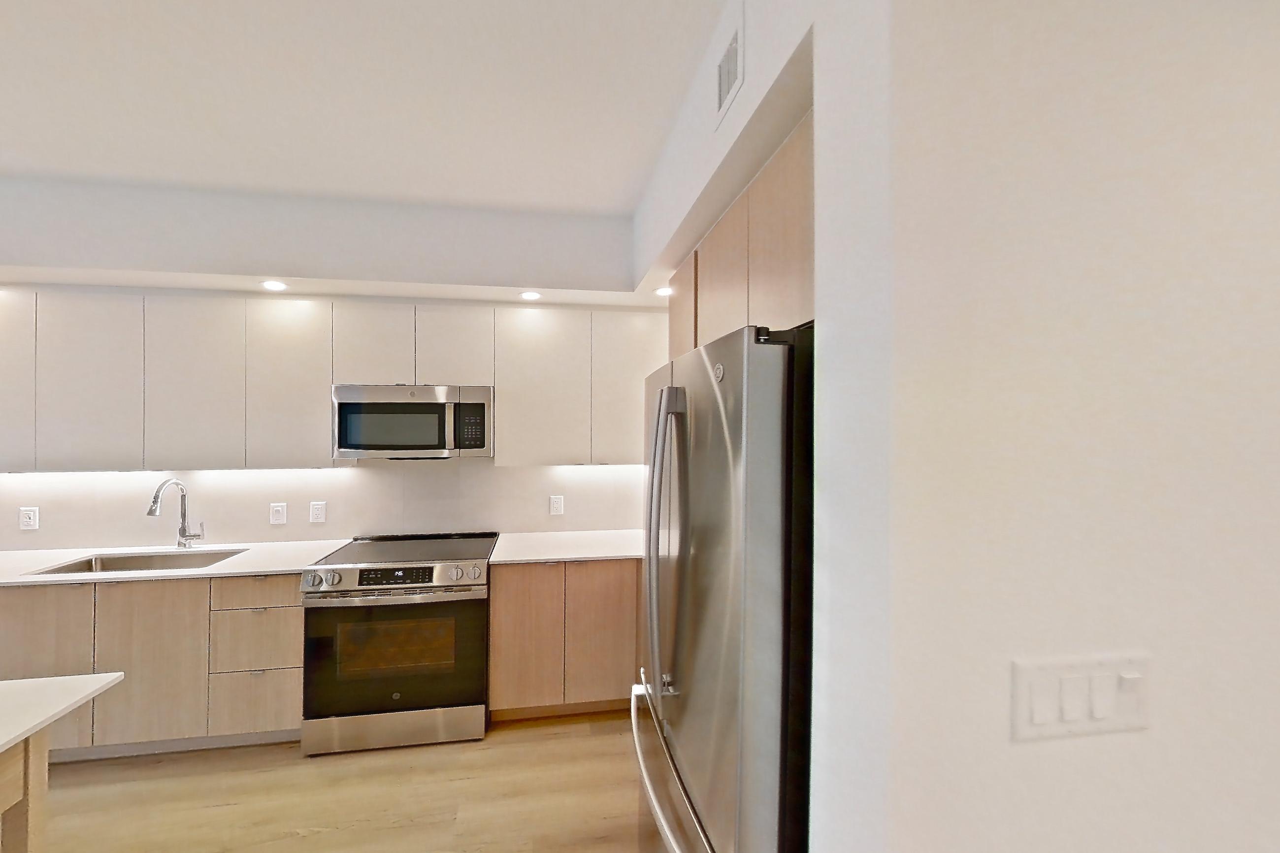 KITCHEN ENTRYWAY