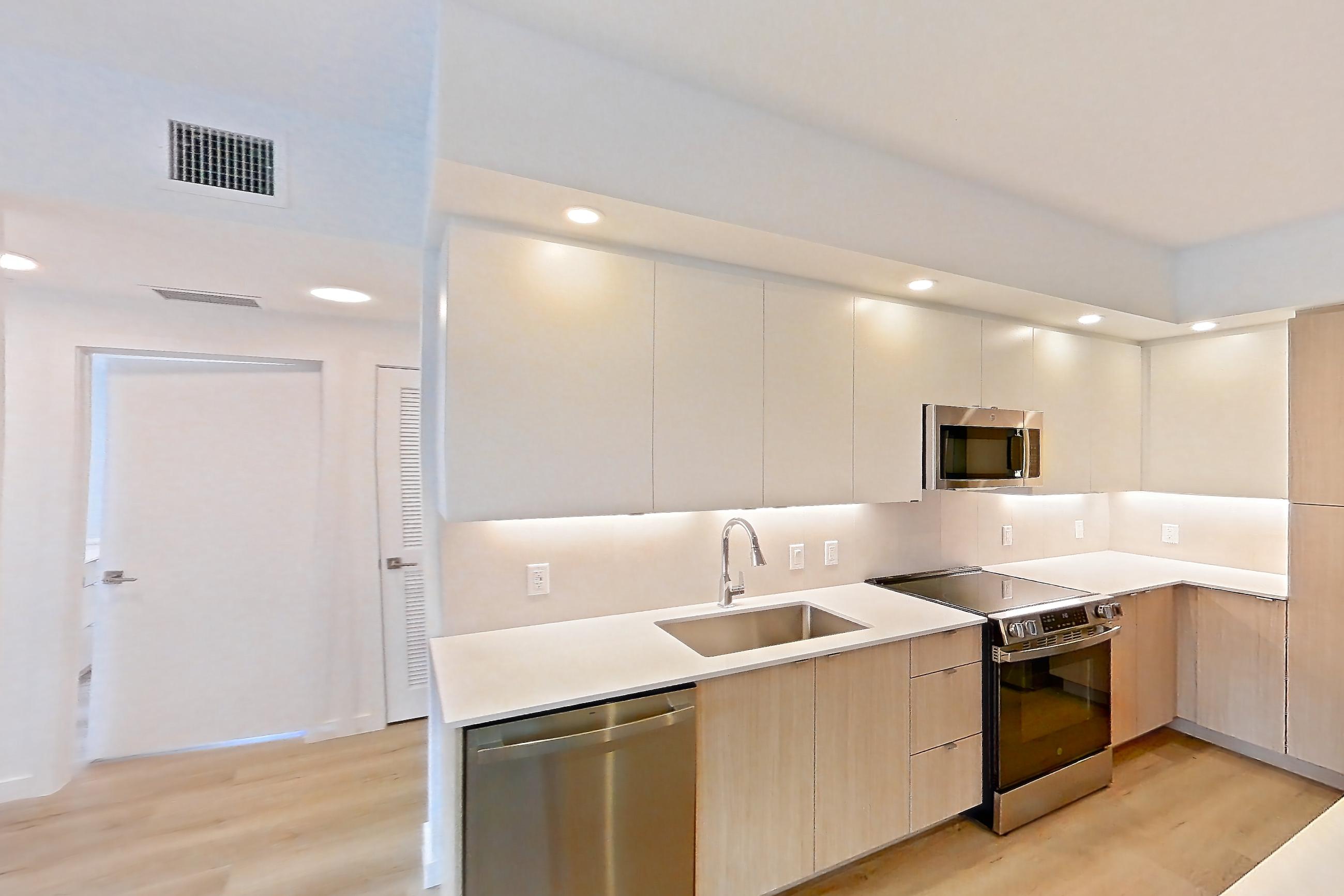 KITCHEN ISLAND CORNER