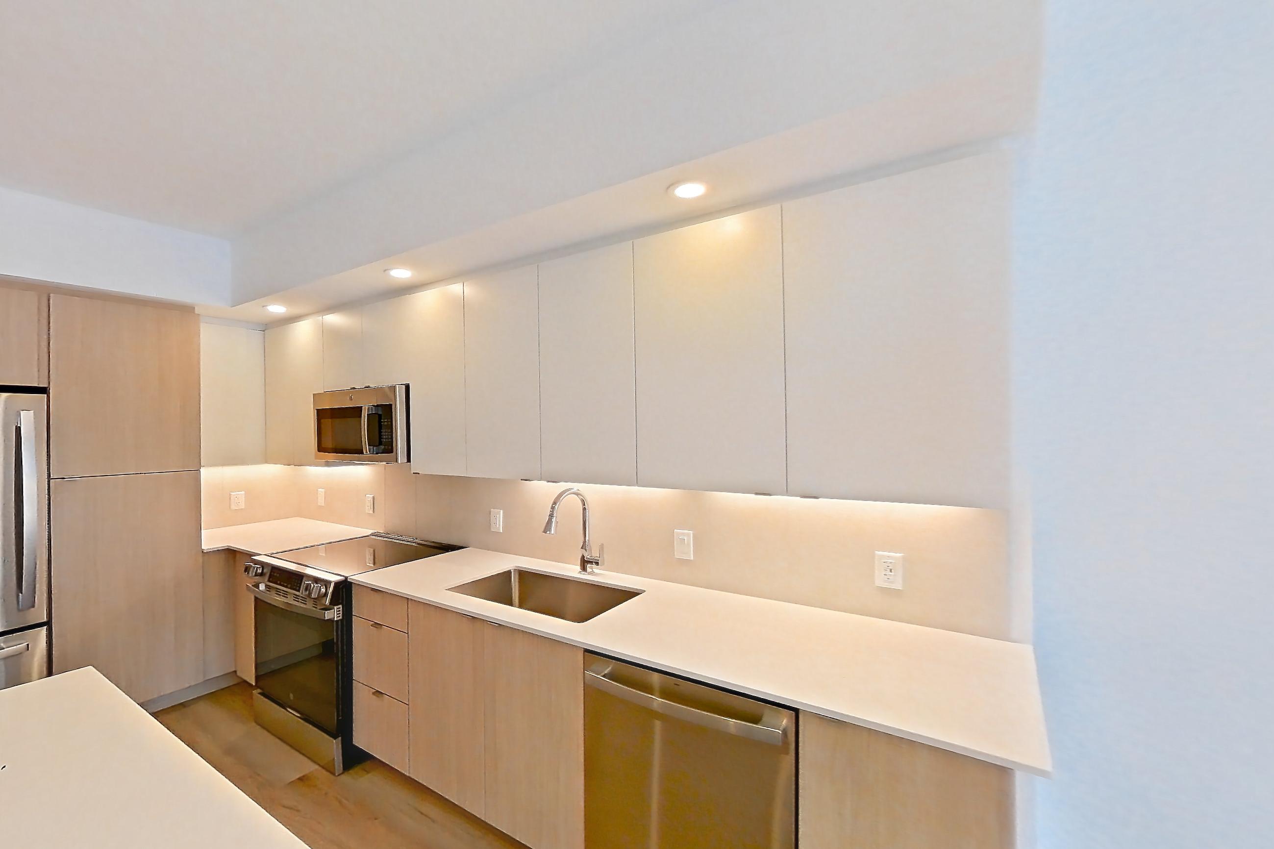 KITCHEN ISLAND CORNER