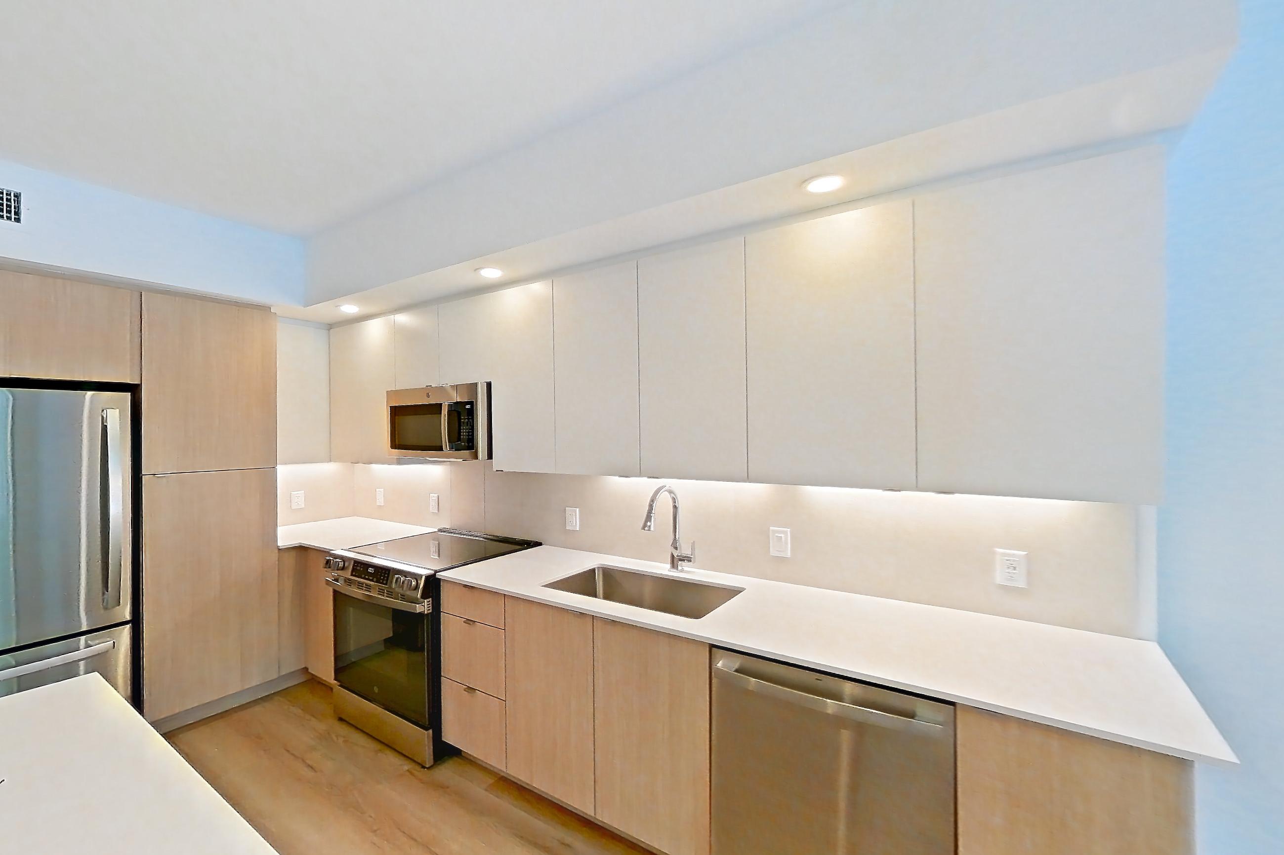 KITCHEN ISLAND CORNER