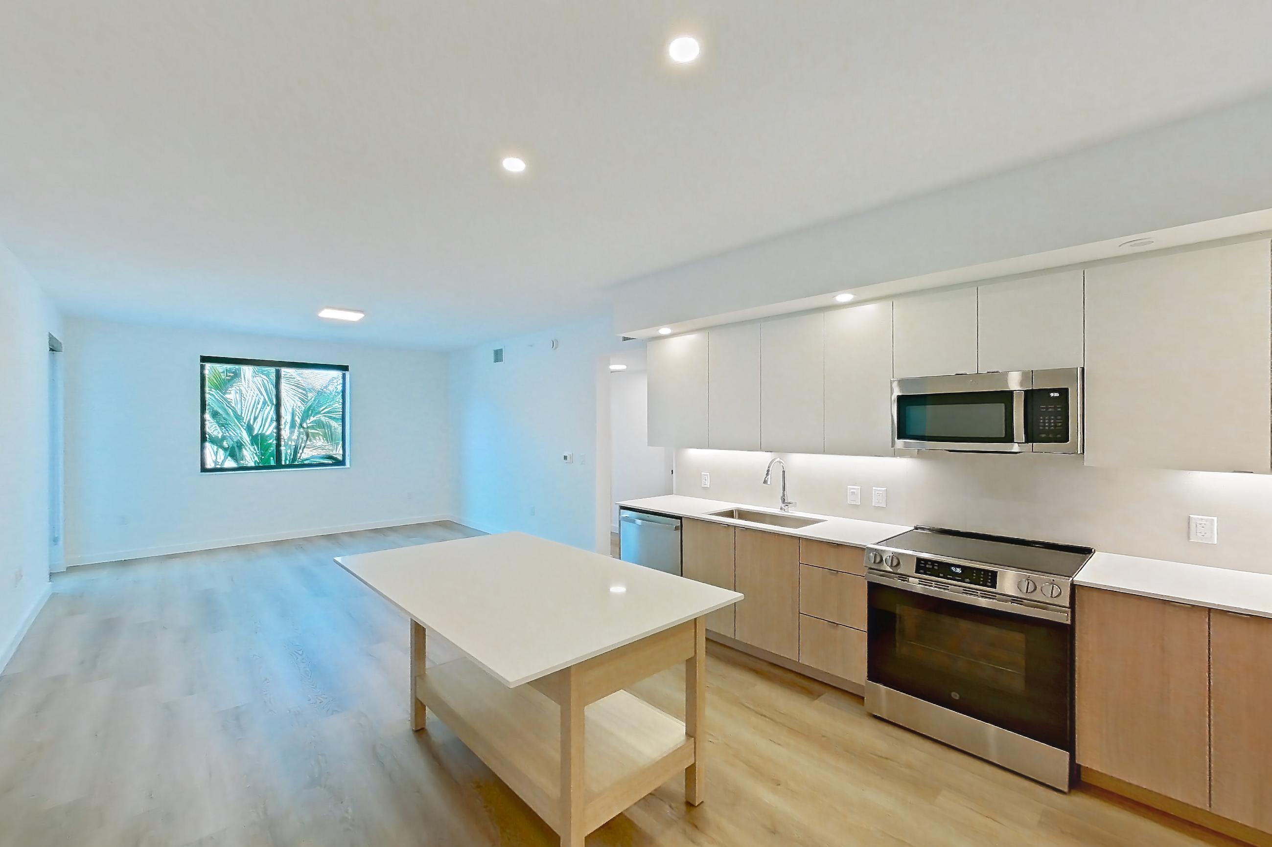 KITCHEN ENTRYWAY