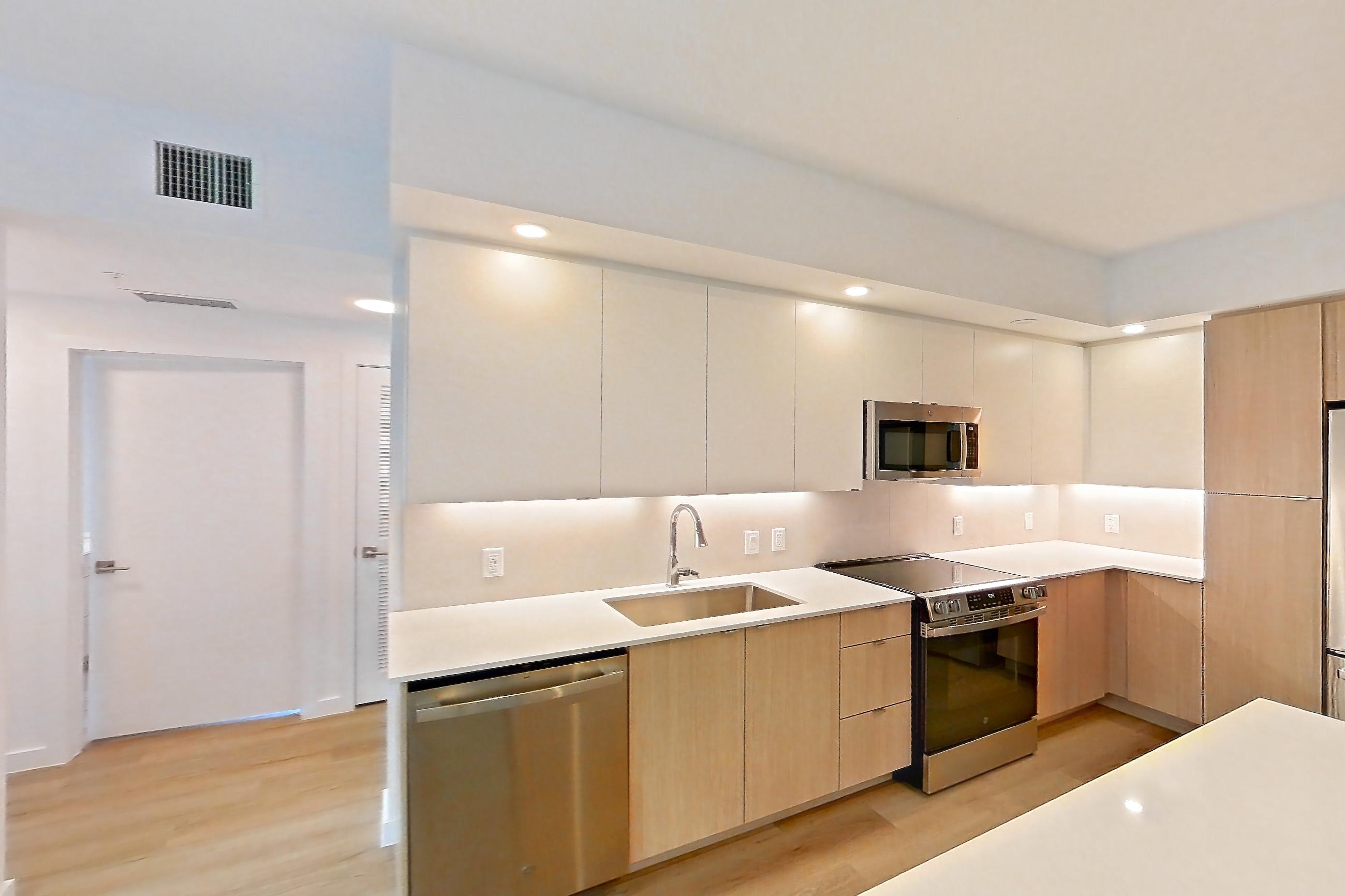 KITCHEN ISLAND CORNER