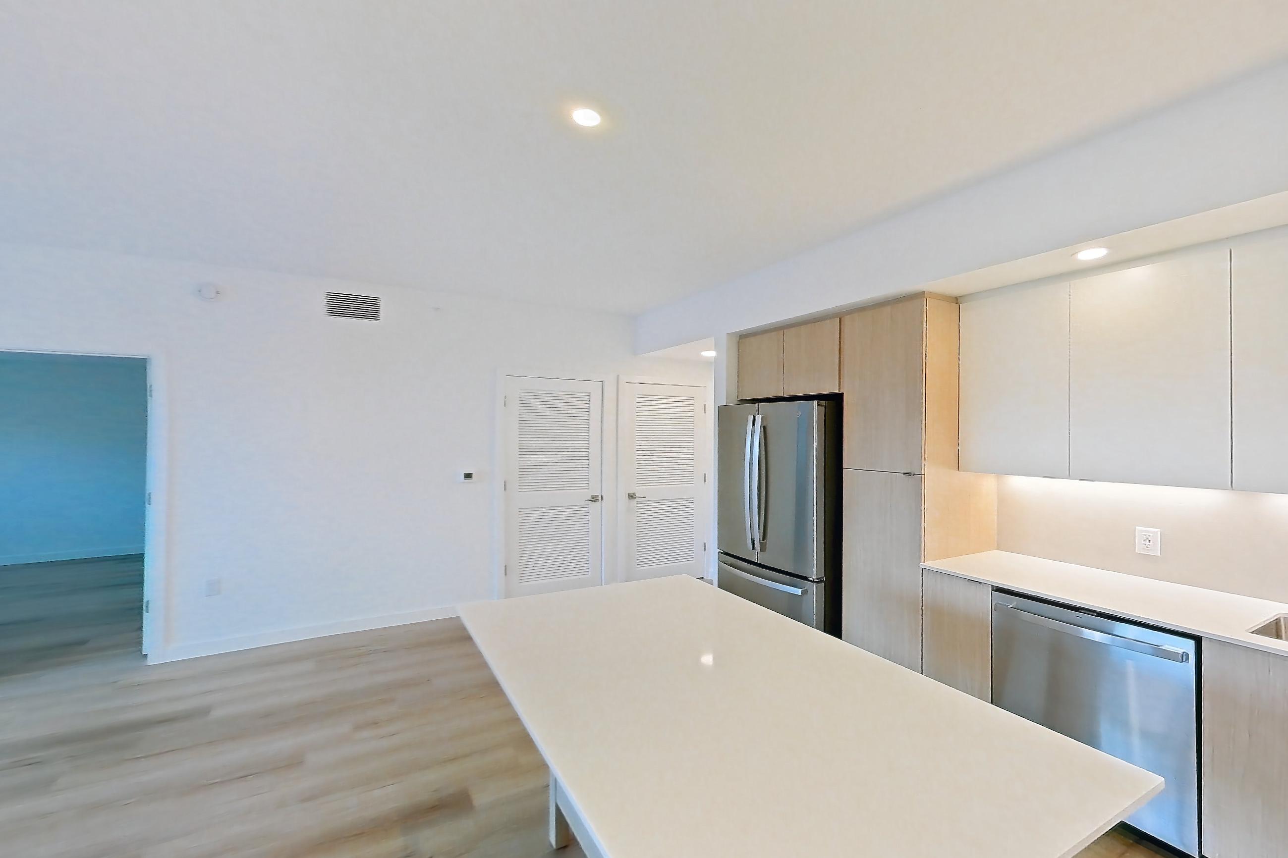 KITCHEN ISLAND CORNER