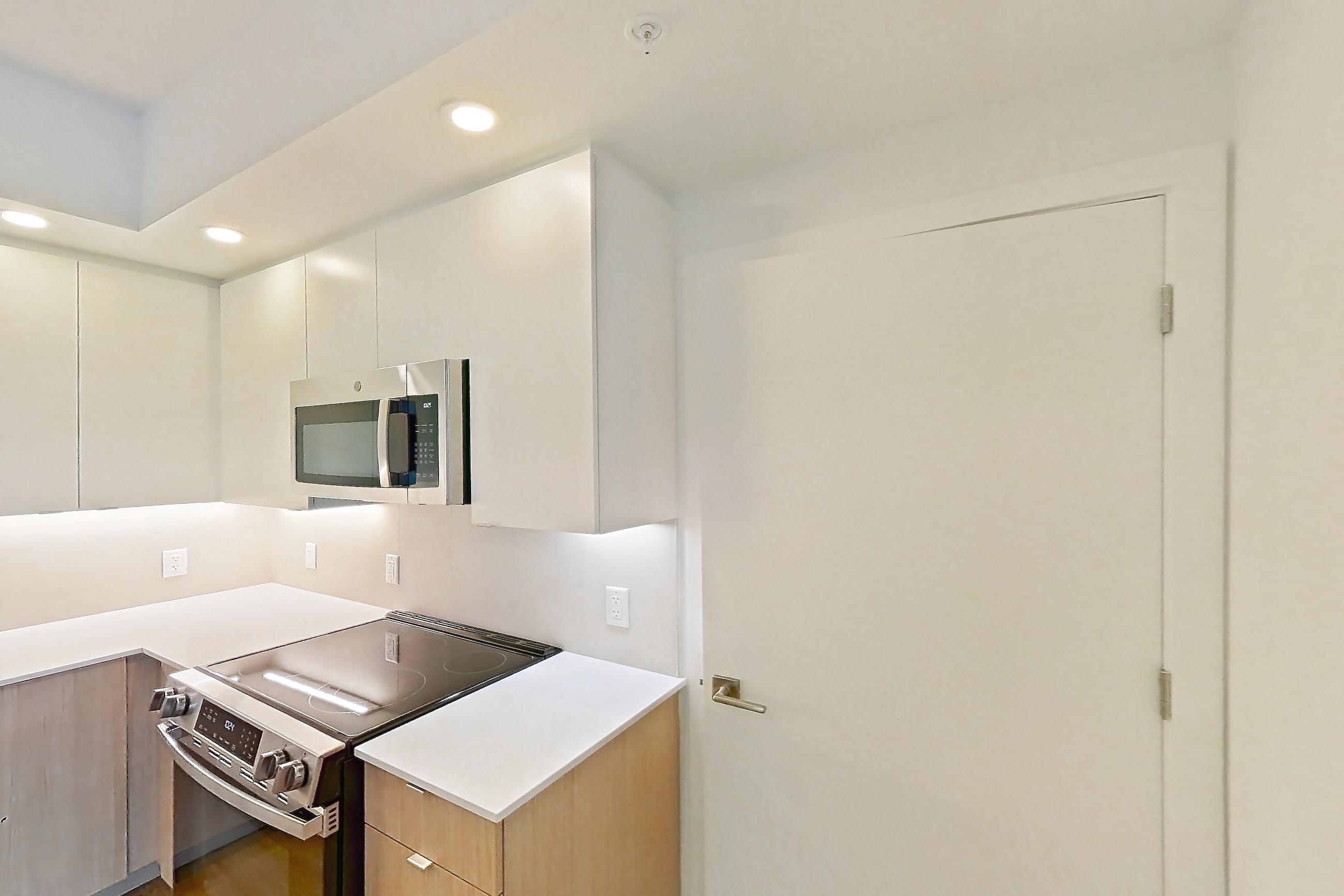KITCHEN ISLAND CORNER