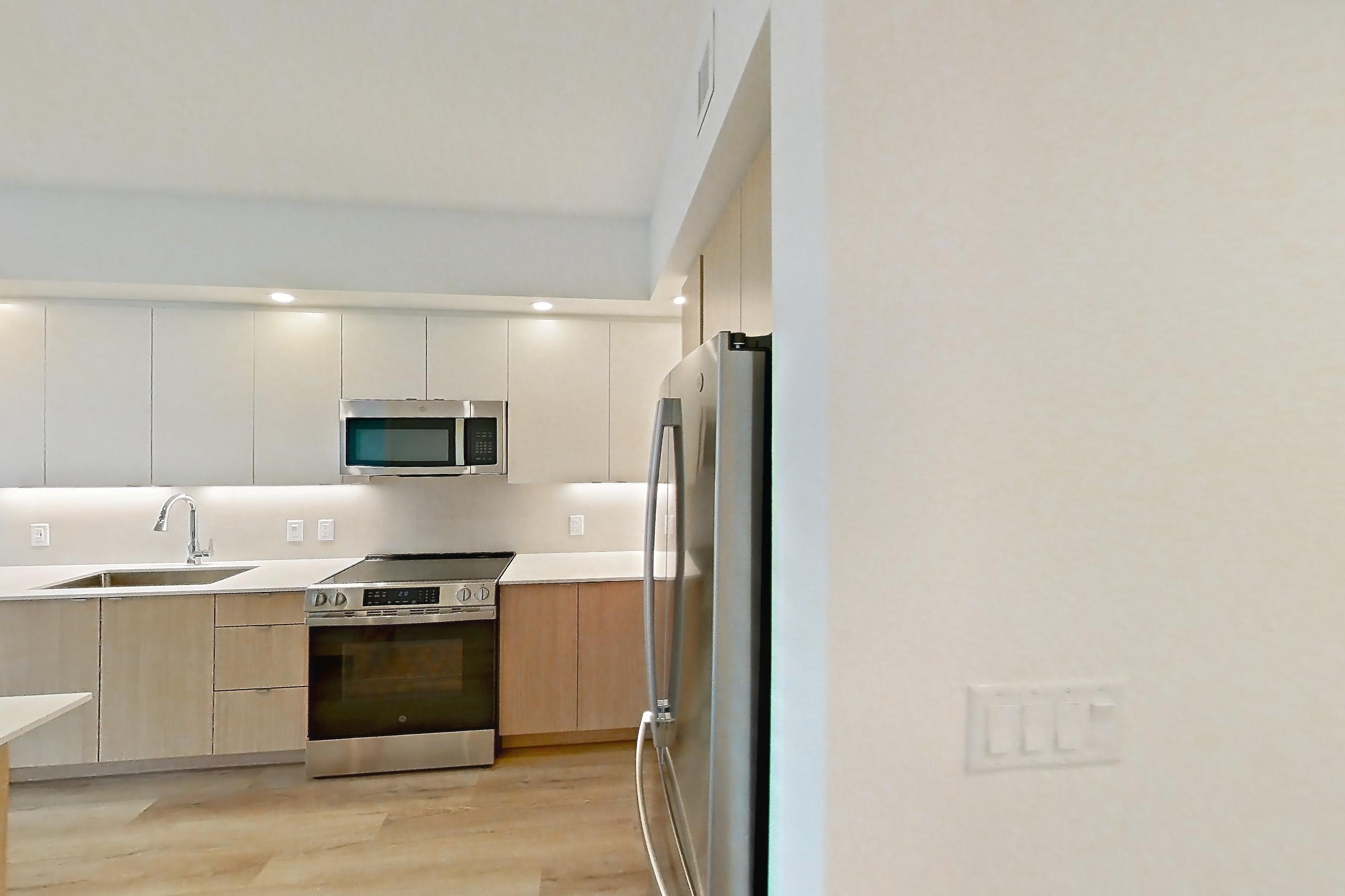 KITCHEN ENTRYWAY