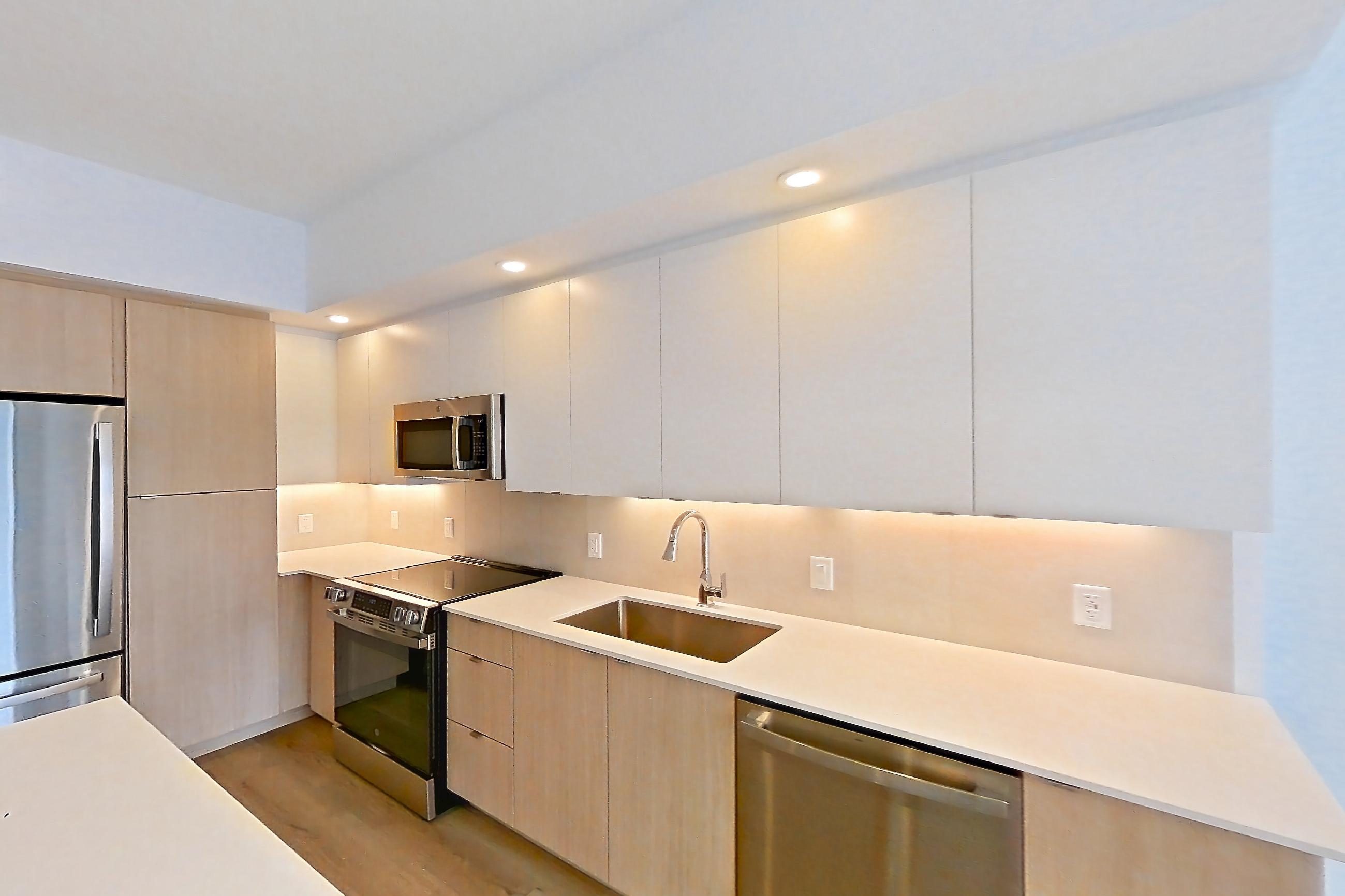 KITCHEN ISLAND CORNER