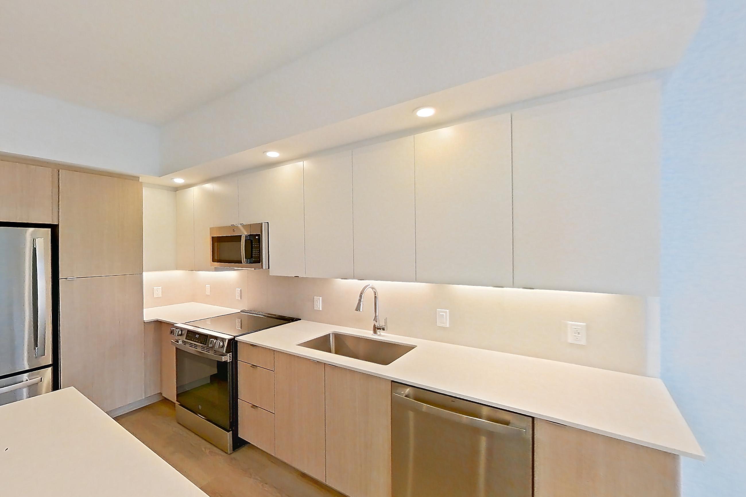 KITCHEN ISLAND CORNER