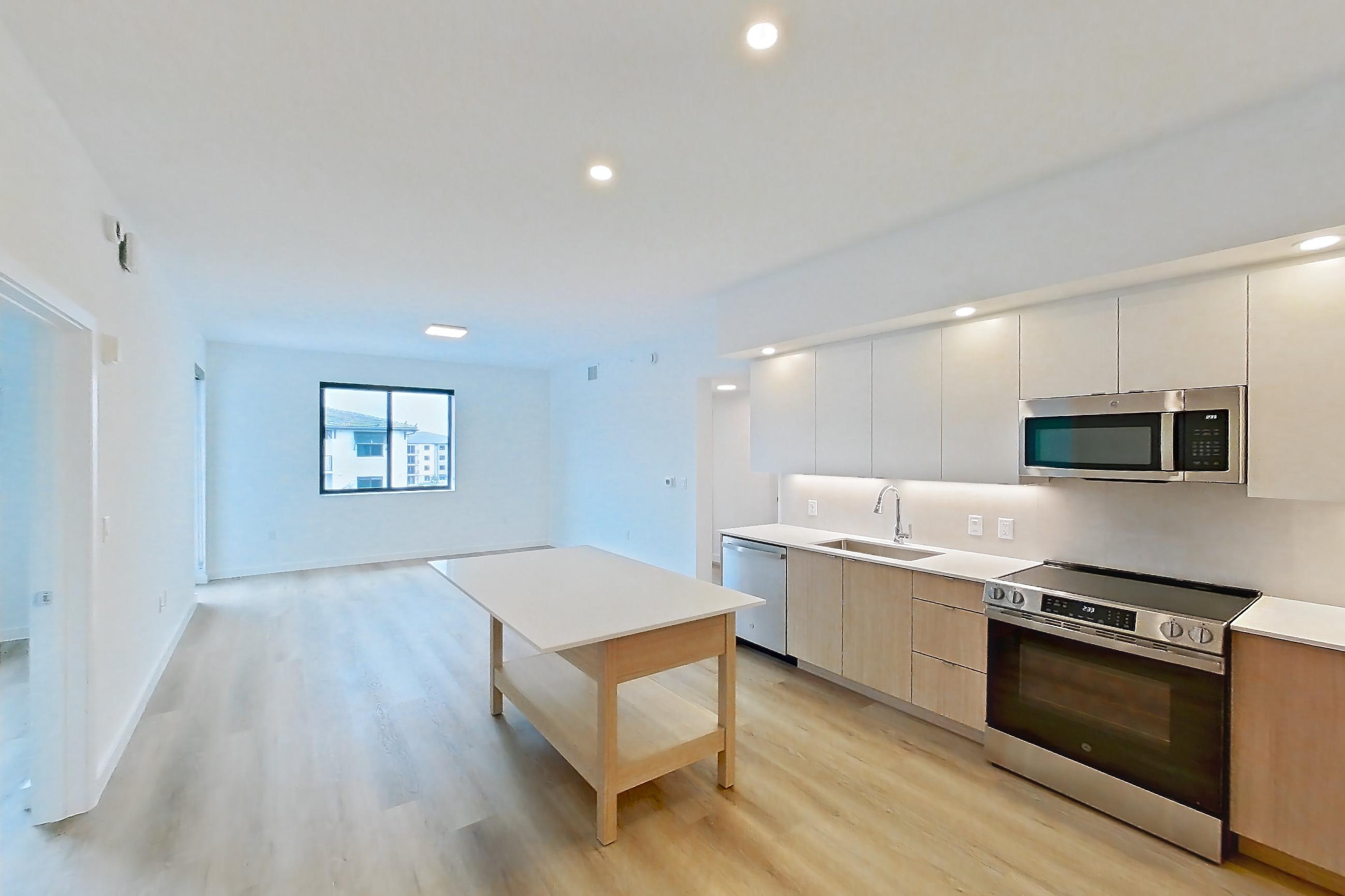 KITCHEN ENTRYWAY