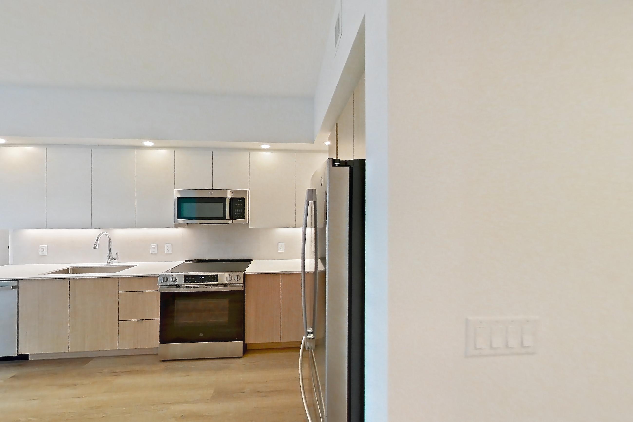 KITCHEN ENTRYWAY