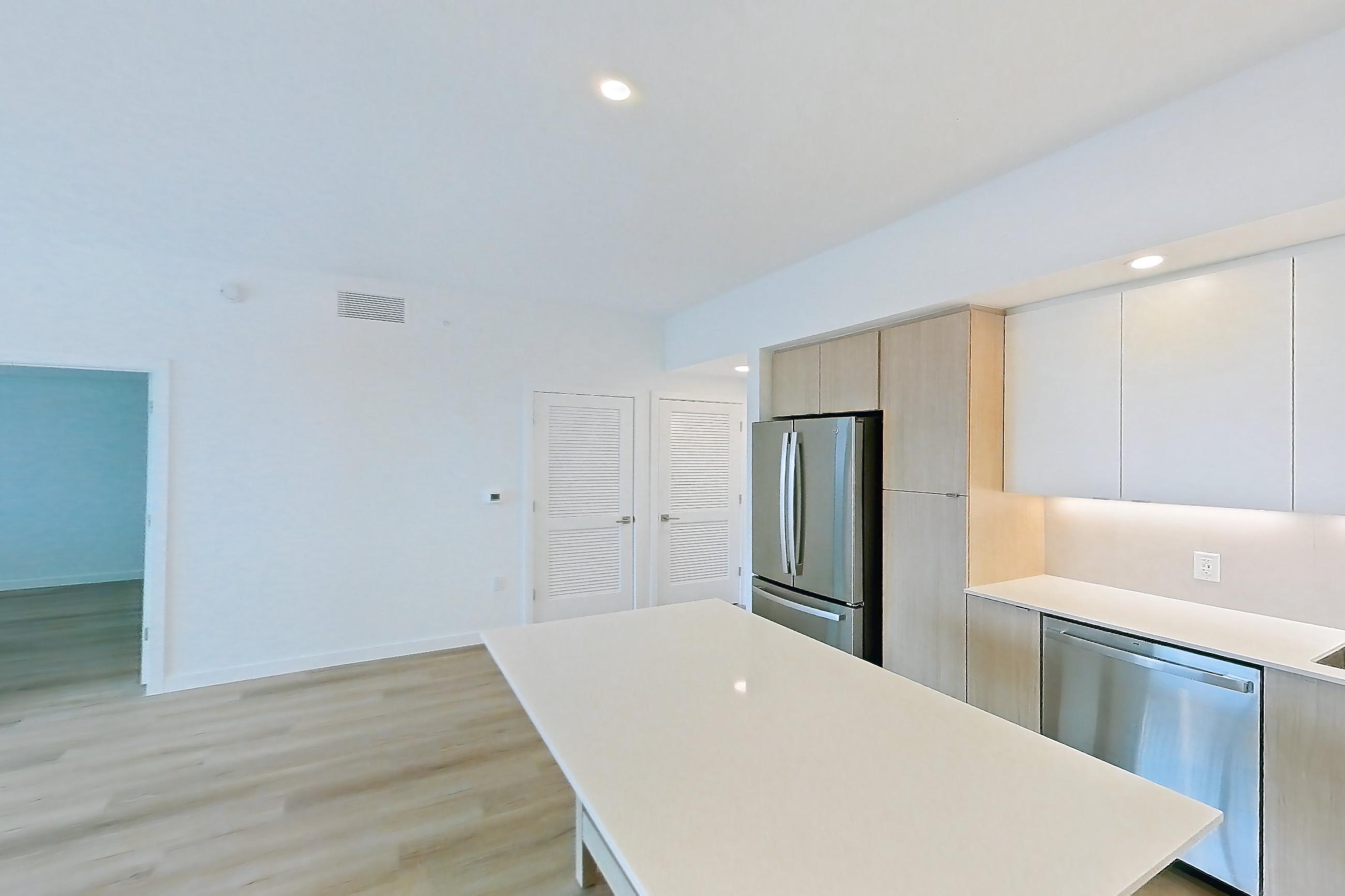 KITCHEN ISLAND CORNER